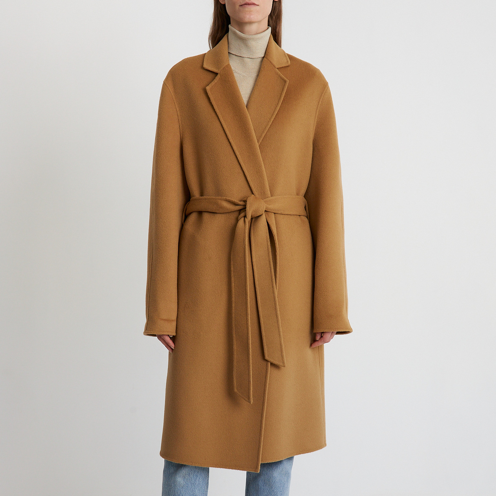 Пальто бежевого цвета Joseph - фото из каталога магазина брендовой одежды Second Friend Store Пальто Joseph - купить оригинал в секонд-хенде SFS - 1