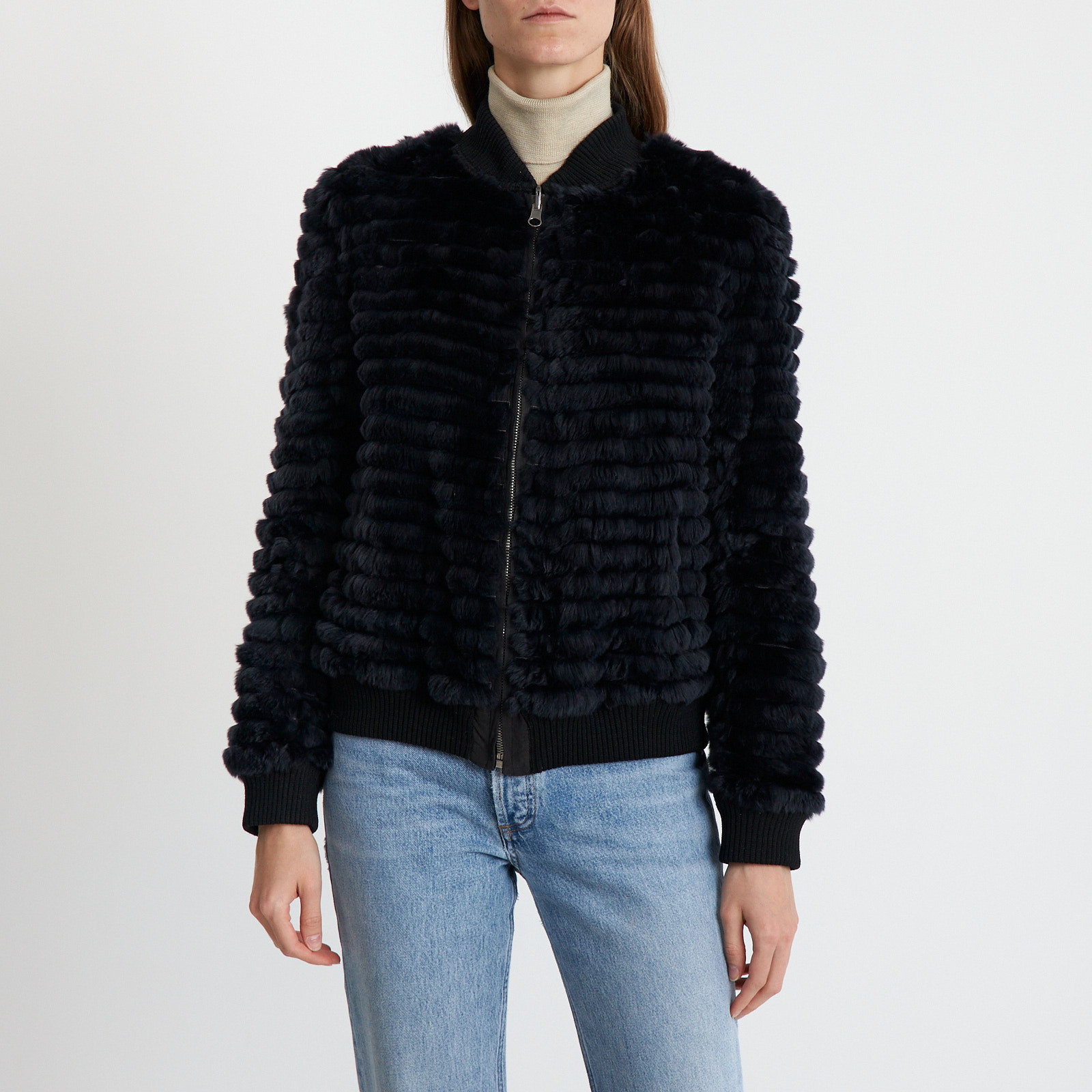 Бомбер черного цвета Yves Salomon - фото из каталога магазина брендовой одежды Second Friend Store Бомбер Yves Salomon - купить оригинал в секонд-хенде SFS - 1