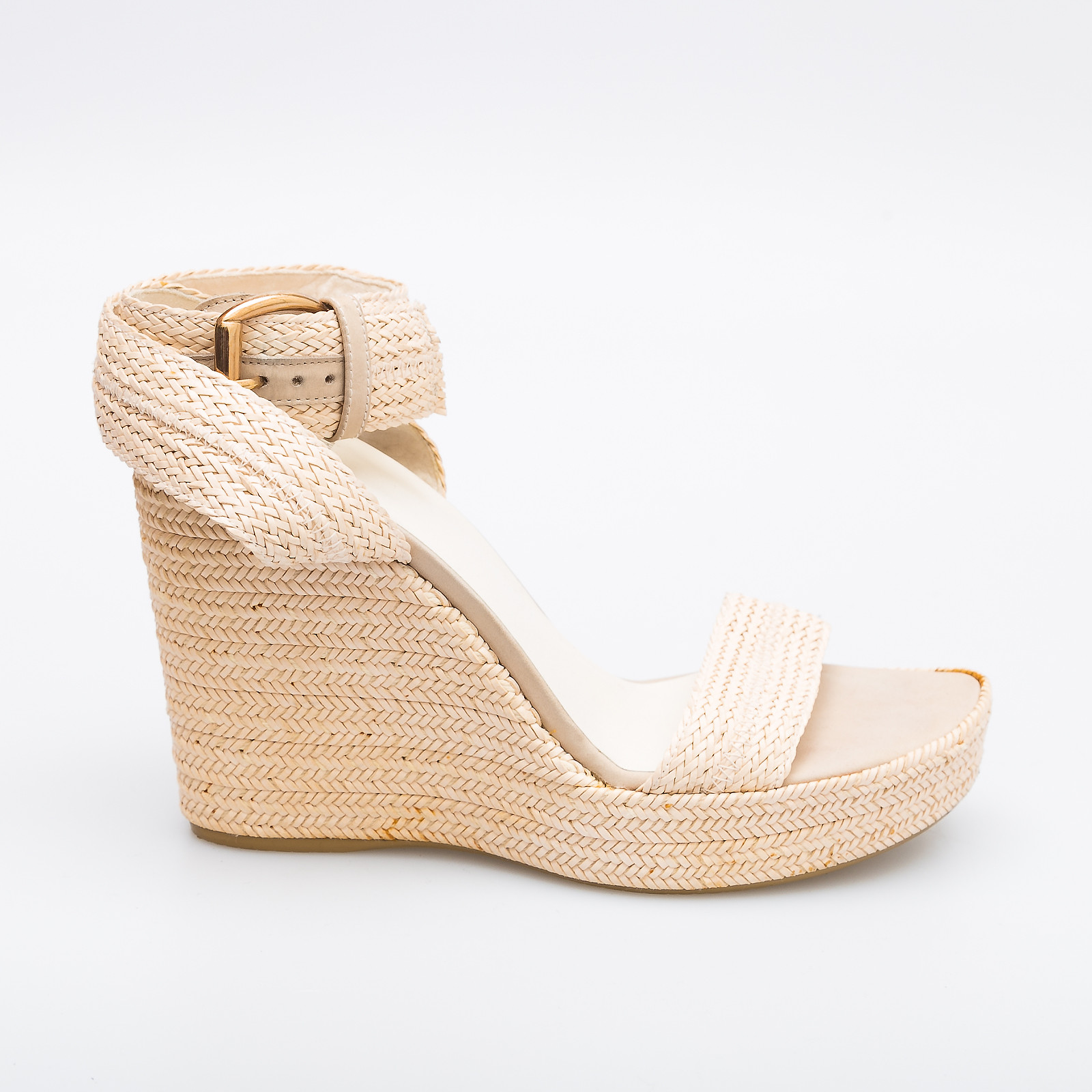 Босоножки бежевого цвета Stuart Weitzman - фото из каталога магазина брендовой одежды Second Friend Store Босоножки Stuart Weitzman - купить оригинал в секонд-хенде SFS - 1