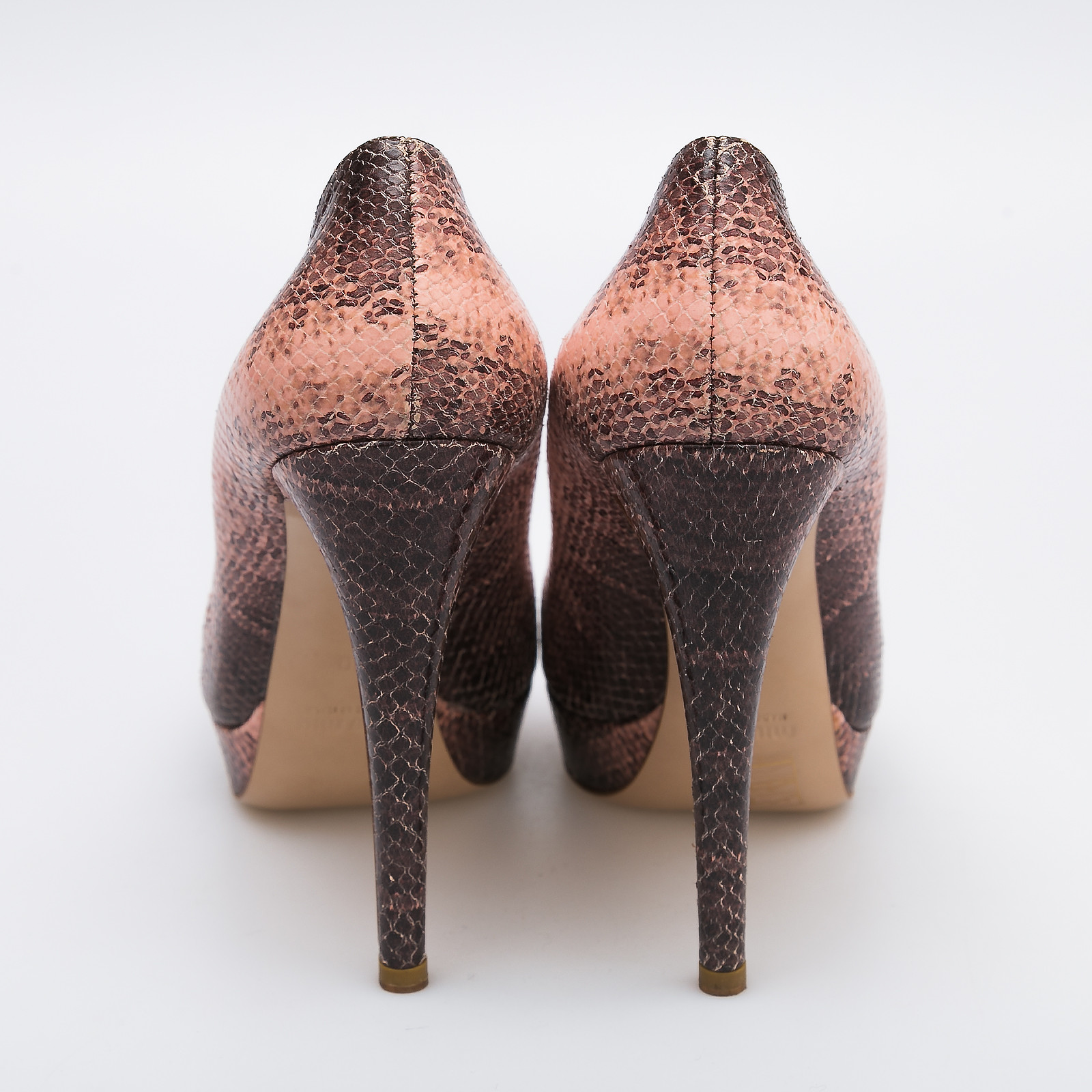 Туфли розового цвета Miu Miu - фото из каталога магазина брендовой одежды Second Friend Store Туфли Miu Miu - купить оригинал в секонд-хенде SFS - 3