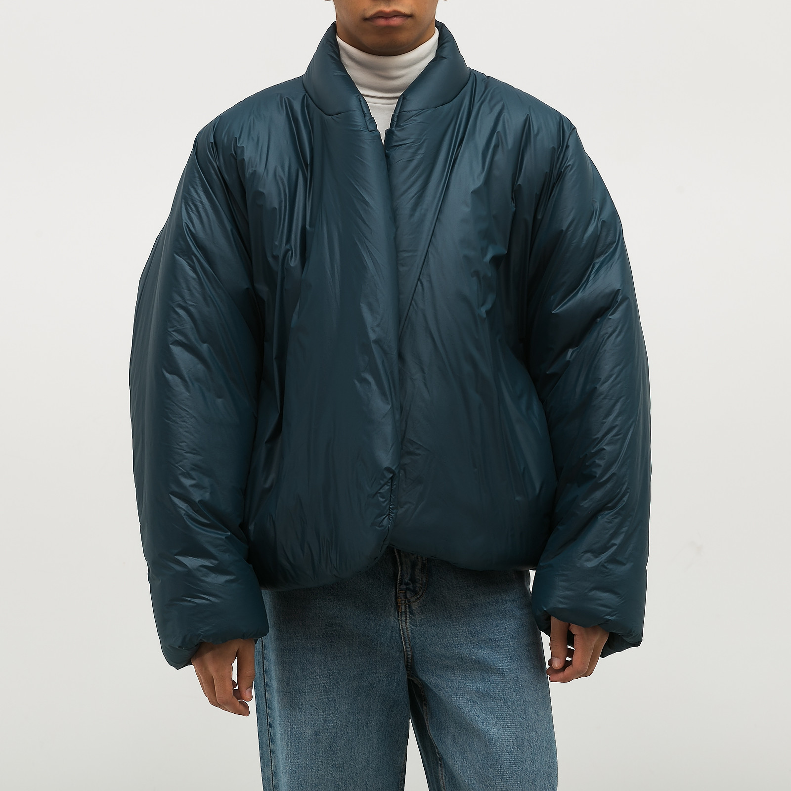 Куртка голубого цвета Yeezy x GAP - фото из каталога магазина брендовой одежды Second Friend Store Куртка Yeezy x GAP - купить оригинал в секонд-хенде SFS - 1