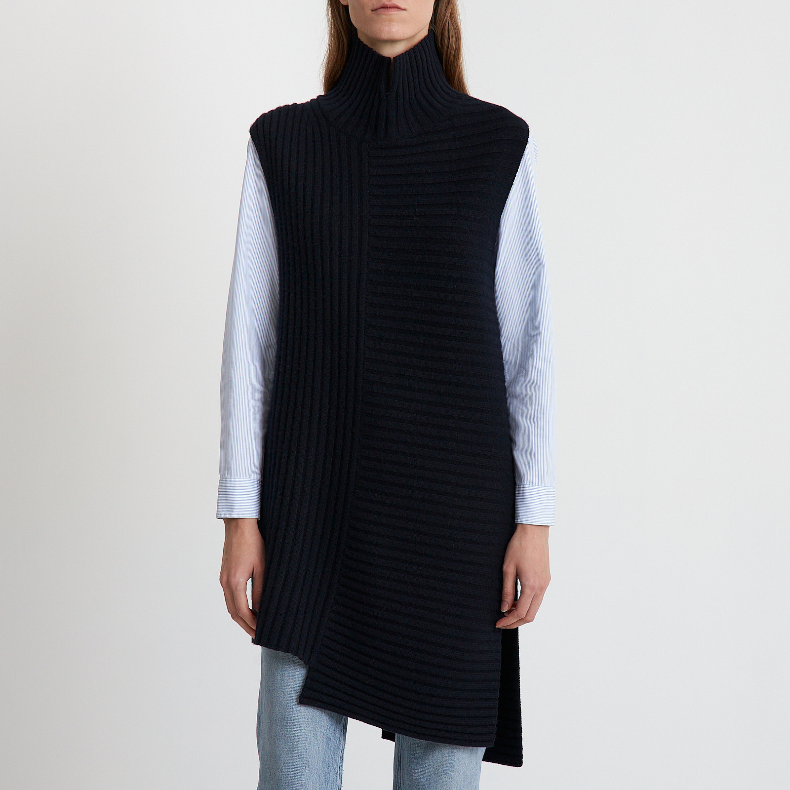 Жилет синего цвета Celine - фото из каталога магазина брендовой одежды Second Friend Store Жилет Celine - купить оригинал в секонд-хенде SFS - 1