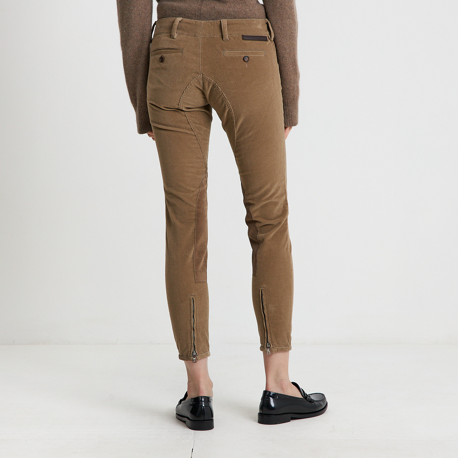 Брюки Prada - фото из каталога магазина брендовой одежды Second Friend Store Брюки Prada - купить оригинал в секонд-хенде SFS - 3