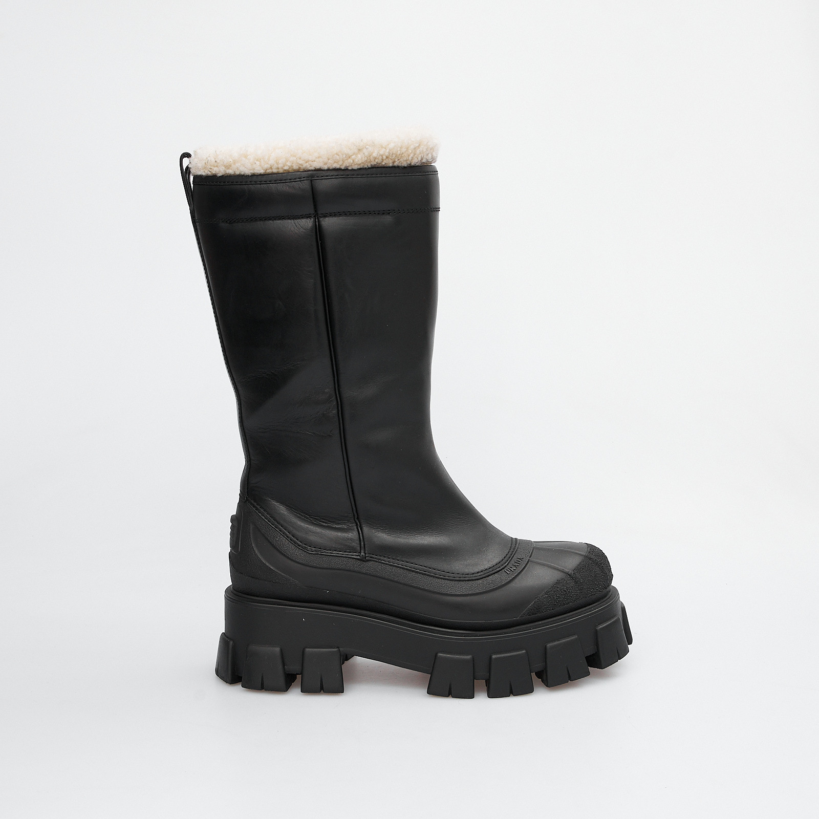 Сапоги черного цвета Prada - фото из каталога магазина брендовой одежды Second Friend Store Сапоги Prada - купить оригинал в секонд-хенде SFS - 1