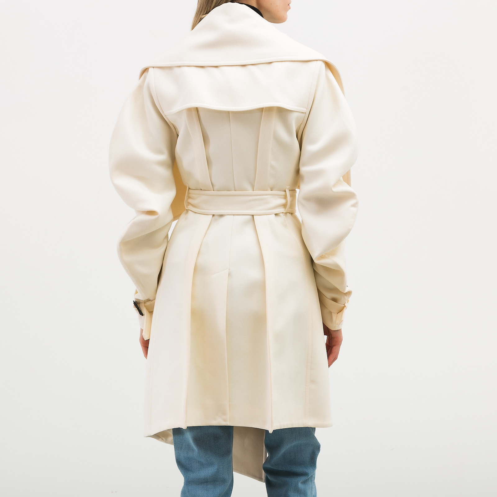 Пальто белого цвета Burberry - фото из каталога магазина брендовой одежды Second Friend Store Пальто Burberry - купить оригинал в секонд-хенде SFS - 2