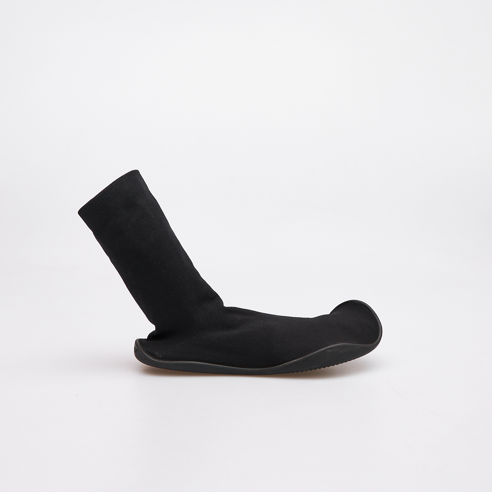 Кеды черного цвета Balenciaga - фото из каталога магазина брендовой одежды Second Friend Store Кеды Balenciaga - купить оригинал в секонд-хенде SFS - 1