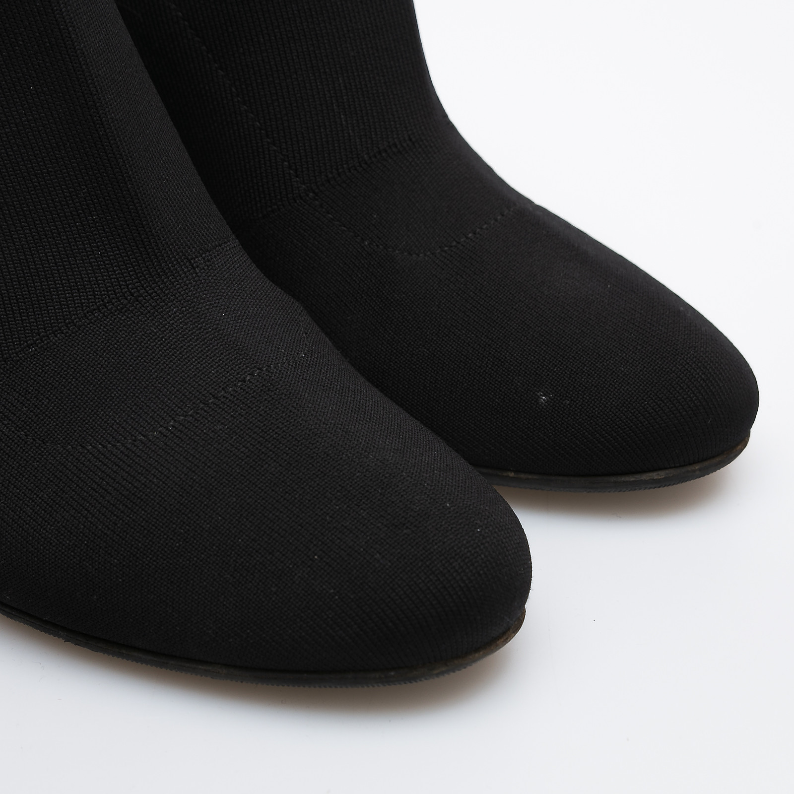 Ботильоны черного цвета Prada - фото из каталога магазина брендовой одежды Second Friend Store Ботильоны Prada - купить оригинал в секонд-хенде SFS - 4