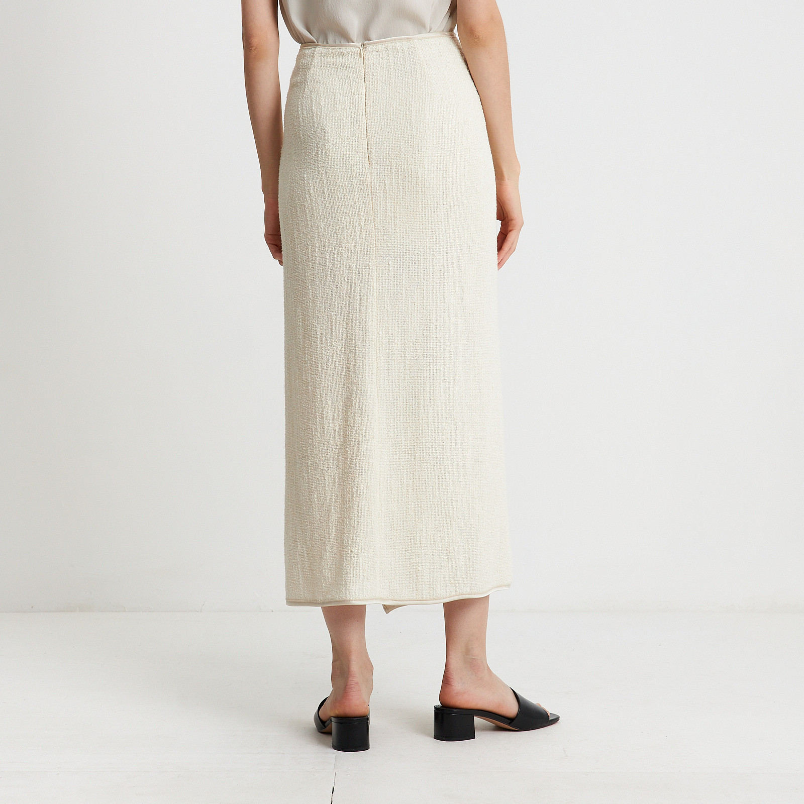 Юбка белого цвета Nanushka - фото из каталога магазина брендовой одежды Second Friend Store Юбка Nanushka - купить оригинал в секонд-хенде SFS - 3