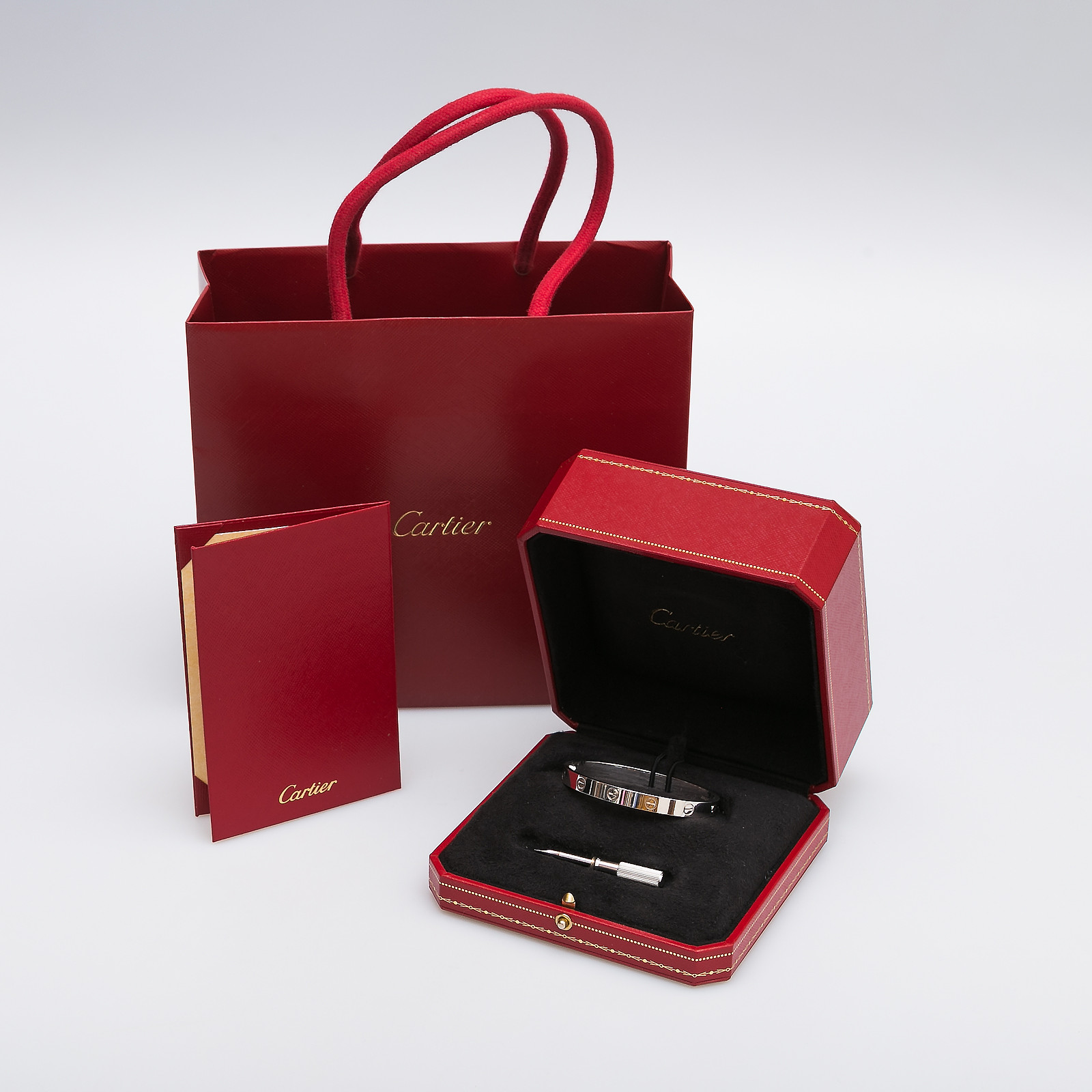 Браслет серебряного цвета Cartier - фото из каталога магазина брендовой одежды Second Friend Store Браслет Cartier - купить оригинал в секонд-хенде SFS - 2