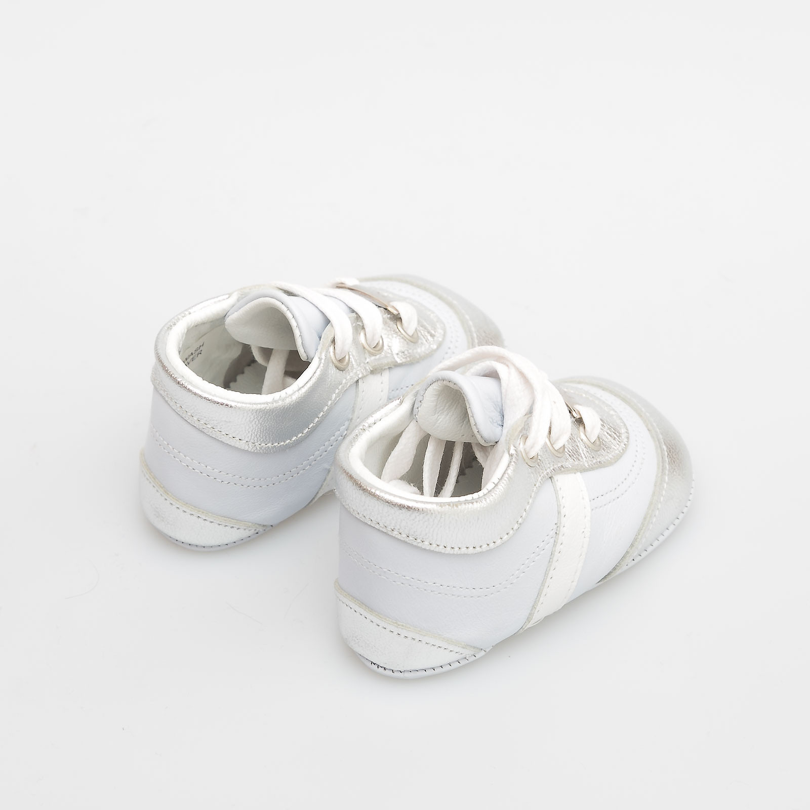 Кеды белого цвета Baby Dior - фото из каталога магазина брендовой одежды Second Friend Store Кеды Baby Dior - купить оригинал в секонд-хенде SFS - 3