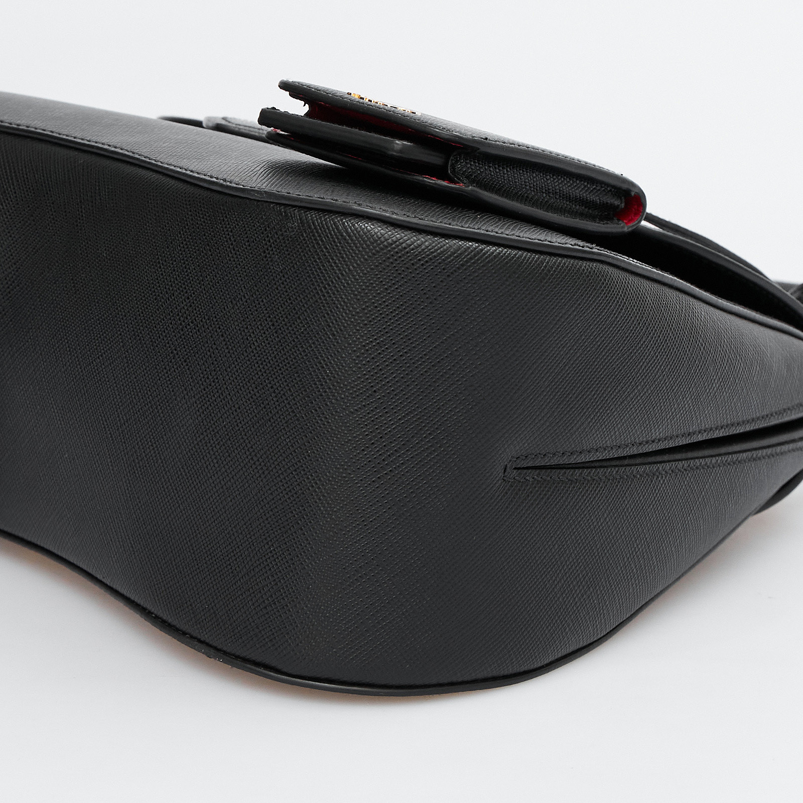 Сумка  черного цвета Prada - фото из каталога магазина брендовой одежды Second Friend Store Сумка Prada - купить оригинал в секонд-хенде SFS - 8