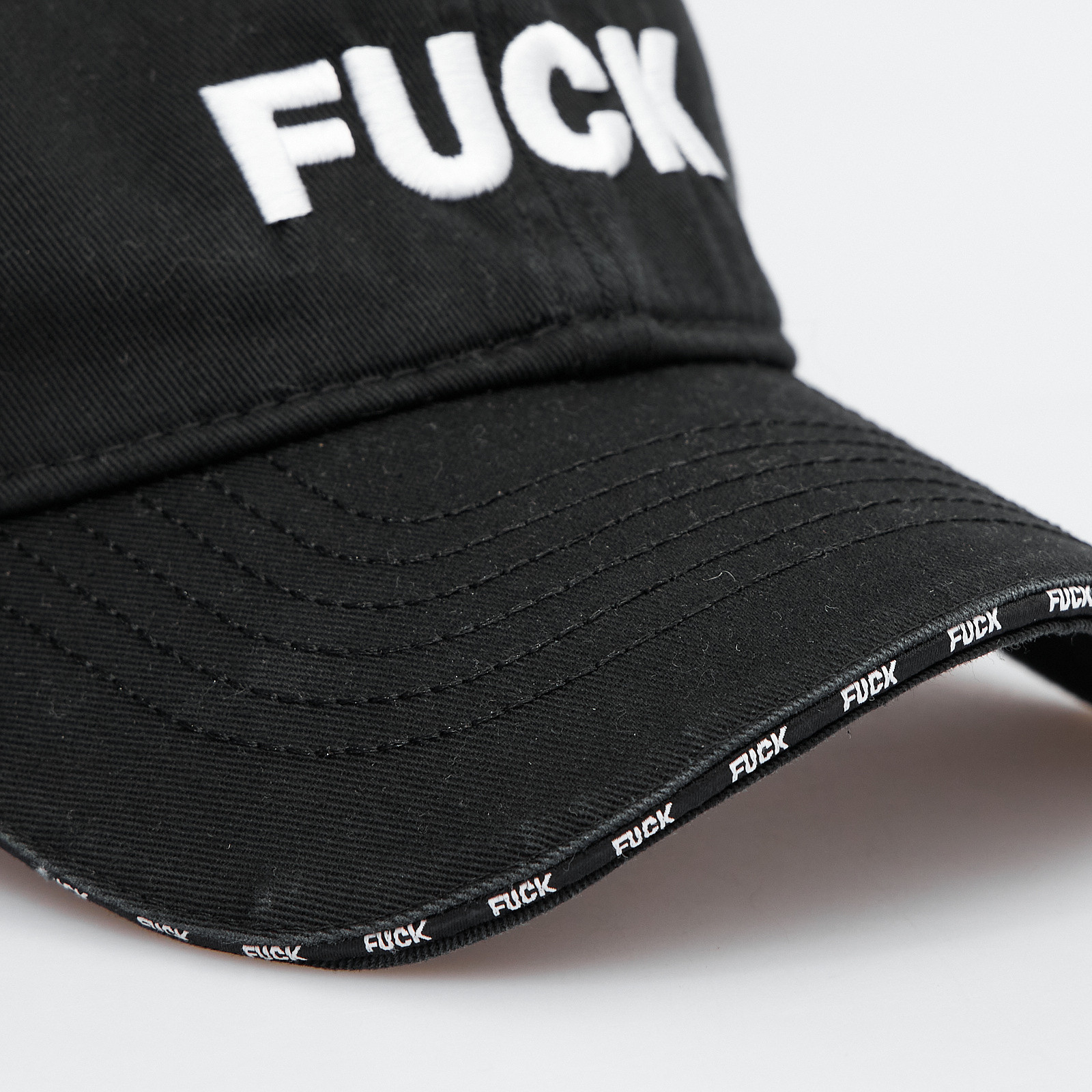 Кепка черного цвета Vetements - фото из каталога магазина брендовой одежды Second Friend Store Кепка Vetements - купить оригинал в секонд-хенде SFS - 5