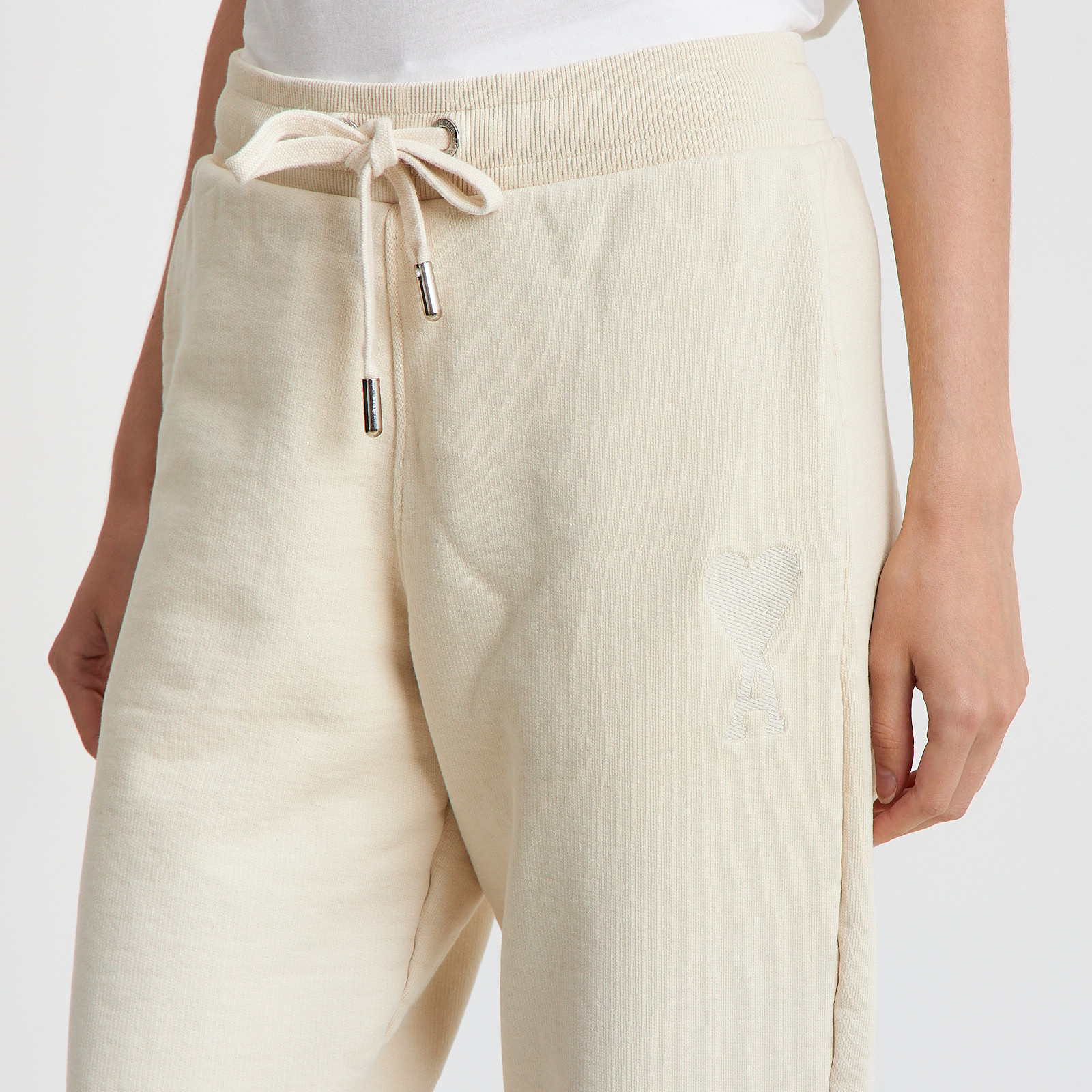 Брюки бежевого цвета Ami - фото из каталога магазина брендовой одежды Second Friend Store Брюки Ami - купить оригинал в секонд-хенде SFS - 4