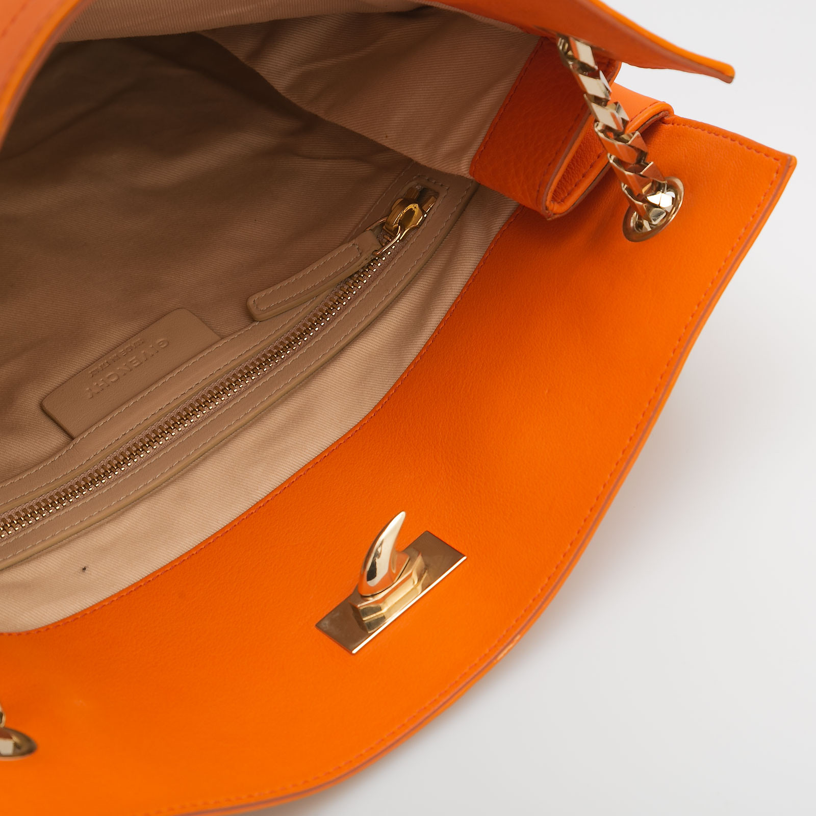 Сумка оранжевого цвета Givenchy - фото из каталога магазина брендовой одежды Second Friend Store Сумка Givenchy - купить оригинал в секонд-хенде SFS - 7