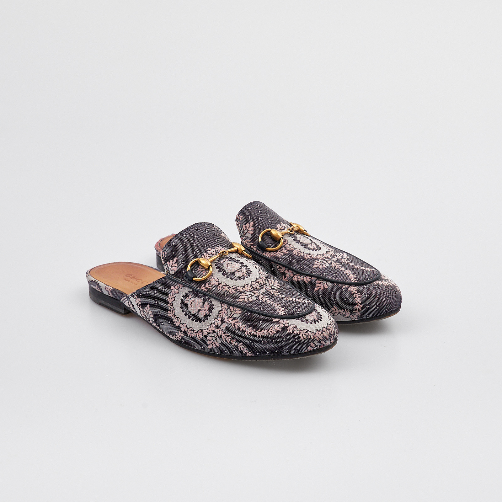 Мюли серого цвета Gucci - фото из каталога магазина брендовой одежды Second Friend Store Мюли Gucci - купить оригинал в секонд-хенде SFS - 2