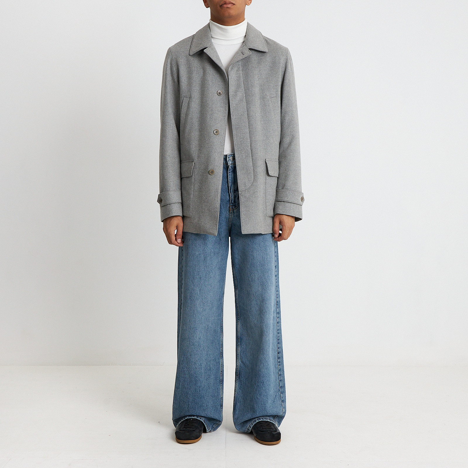 Пальто серого цвета Loro Piana - фото из каталога магазина брендовой одежды Second Friend Store Пальто Loro Piana - купить оригинал в секонд-хенде SFS - 2