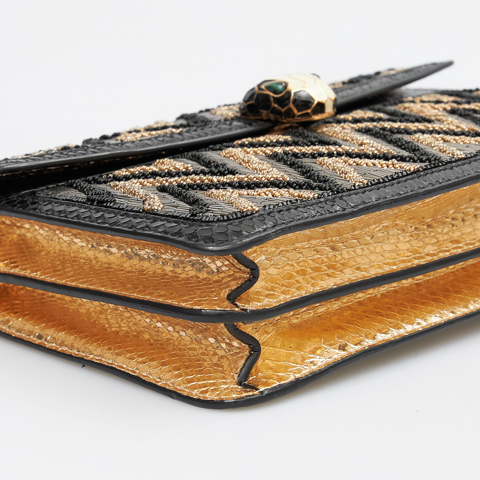 Сумка черного цвета Bvlgari - фото из каталога магазина брендовой одежды Second Friend Store Сумка Bvlgari - купить оригинал в секонд-хенде SFS - 5