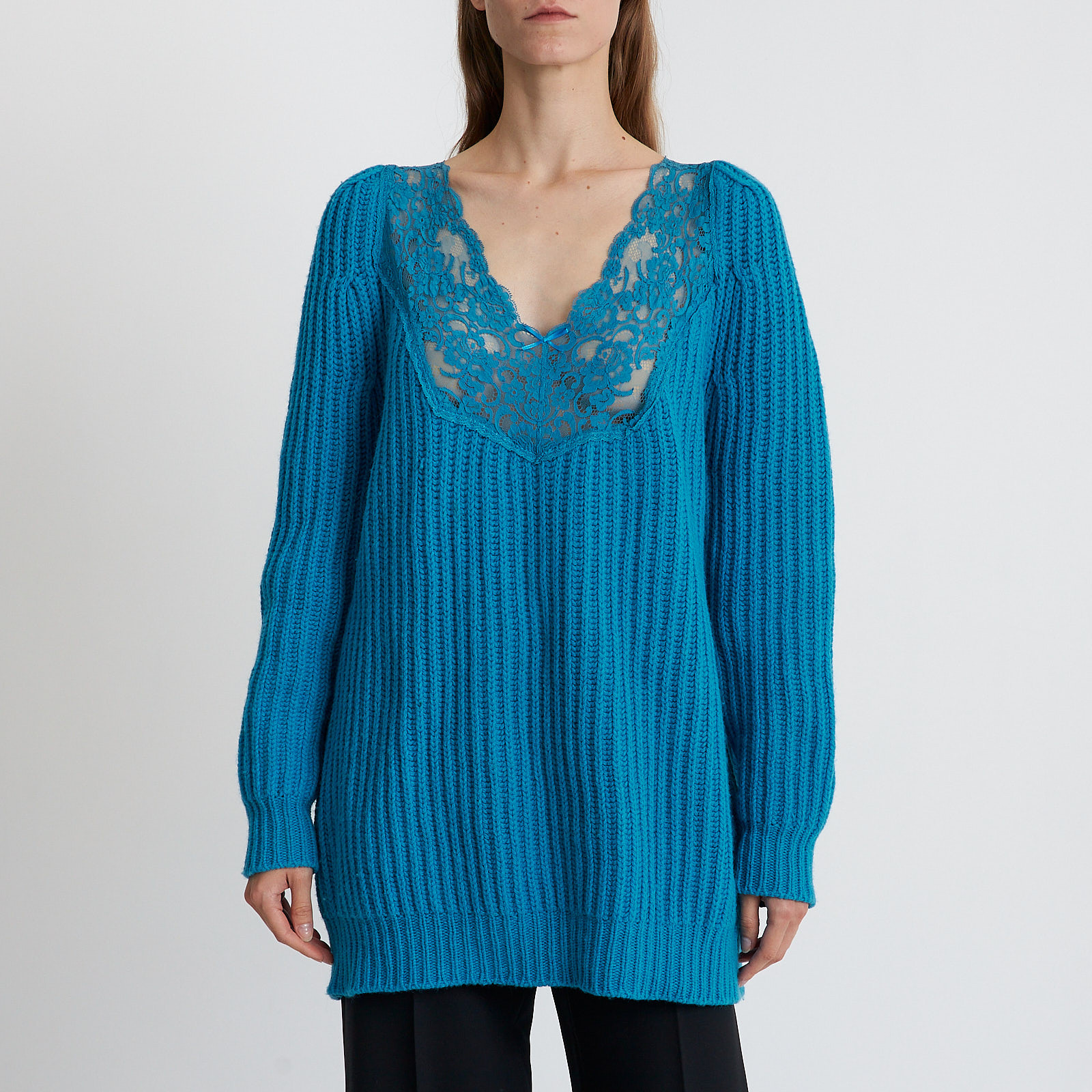 Свитер голубого цвета Balenciaga - фото из каталога магазина брендовой одежды Second Friend Store Свитер Balenciaga - купить оригинал в секонд-хенде SFS - 1