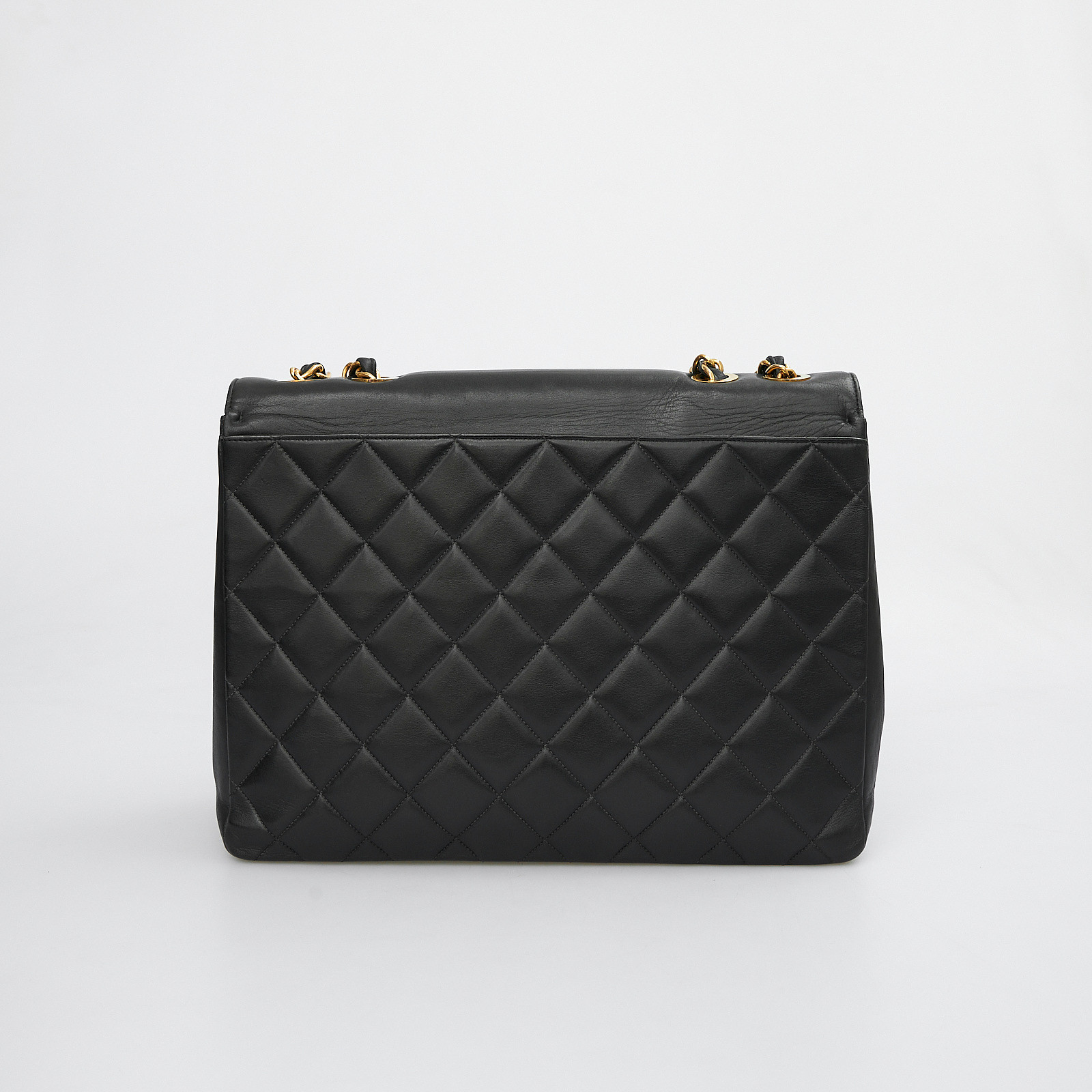 Сумка черного цвета Chanel - фото из каталога магазина брендовой одежды Second Friend Store Сумка Chanel - купить оригинал в секонд-хенде SFS - 4