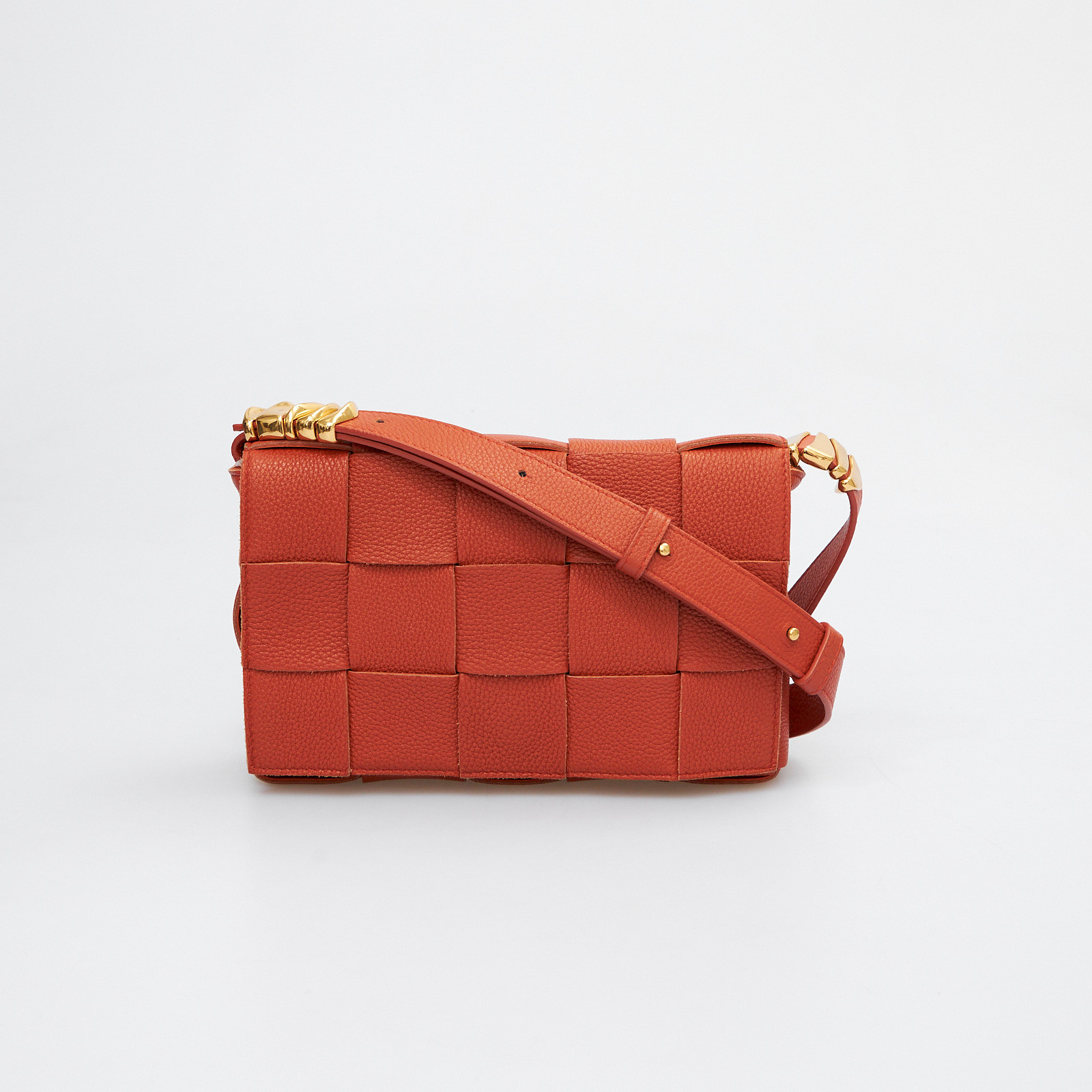 Сумка оранжевого цвета Bottega Veneta - фото из каталога магазина брендовой одежды Second Friend Store Сумка Bottega Veneta - купить оригинал в секонд-хенде SFS - 1