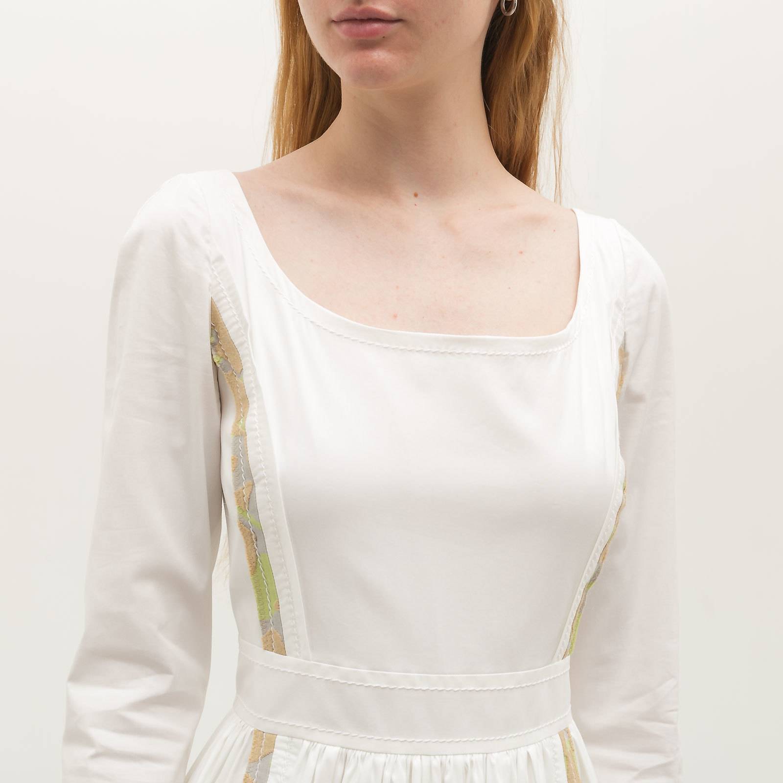 Платье белого цвета Prada - фото из каталога магазина брендовой одежды Second Friend Store Платье Prada - купить оригинал в секонд-хенде SFS - 4