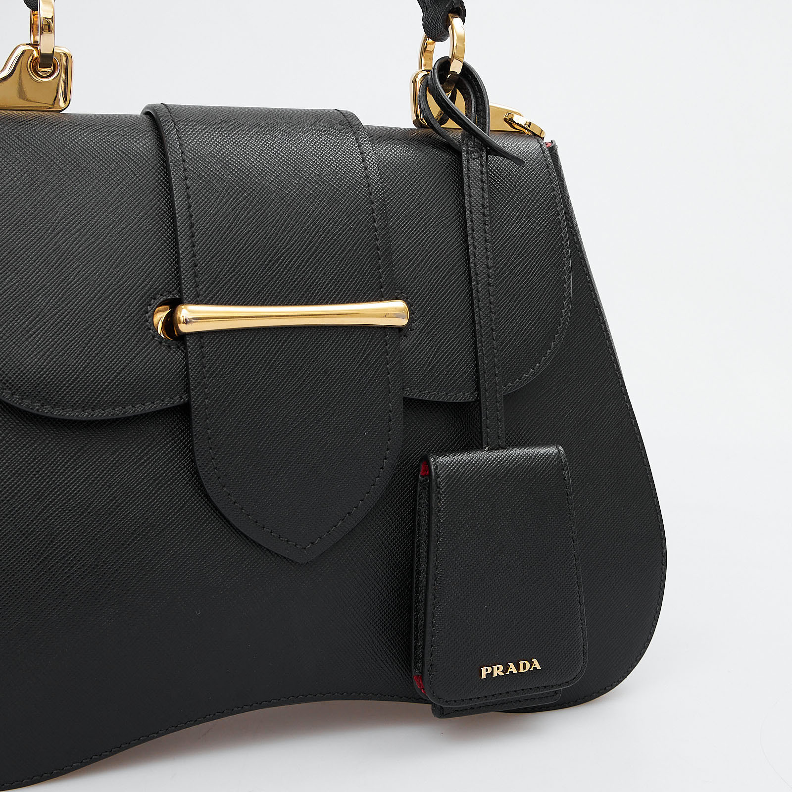 Сумка  черного цвета Prada - фото из каталога магазина брендовой одежды Second Friend Store Сумка Prada - купить оригинал в секонд-хенде SFS - 9