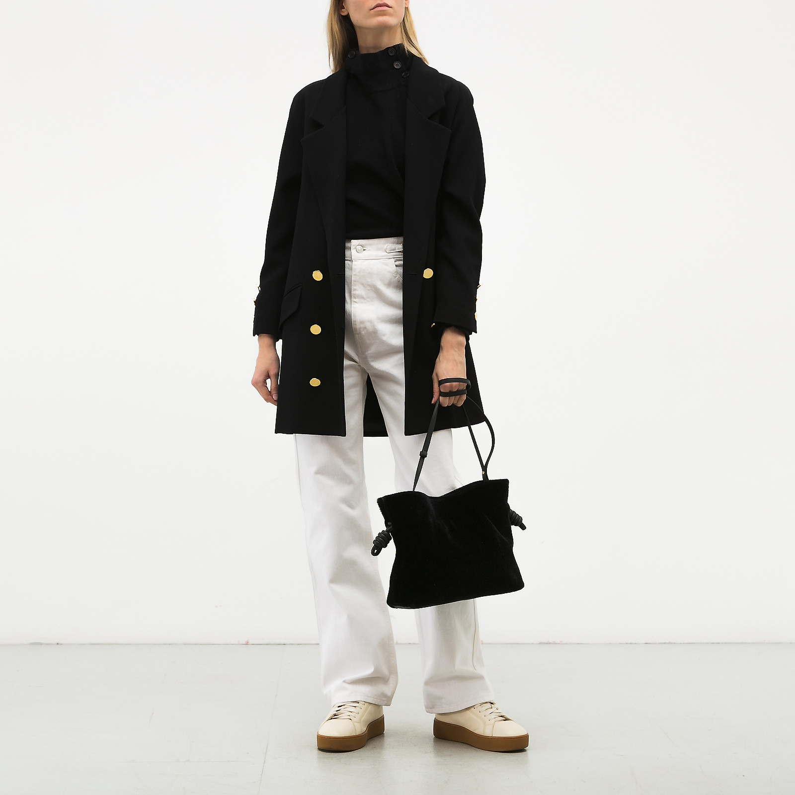 Пальто черного цвета Maison Margiela - фото из каталога магазина брендовой одежды Second Friend Store Пальто Maison Margiela - купить оригинал в секонд-хенде SFS - 2