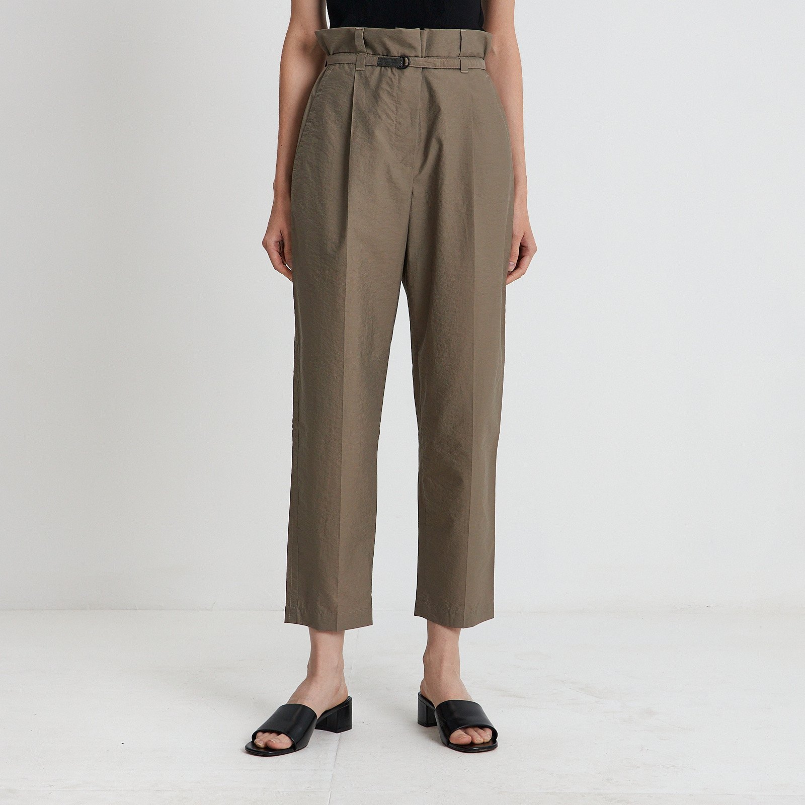 Брюки серого цвета Brunello Cucinelli - фото из каталога магазина брендовой одежды Second Friend Store Брюки Brunello Cucinelli - купить оригинал в секонд-хенде SFS - 1