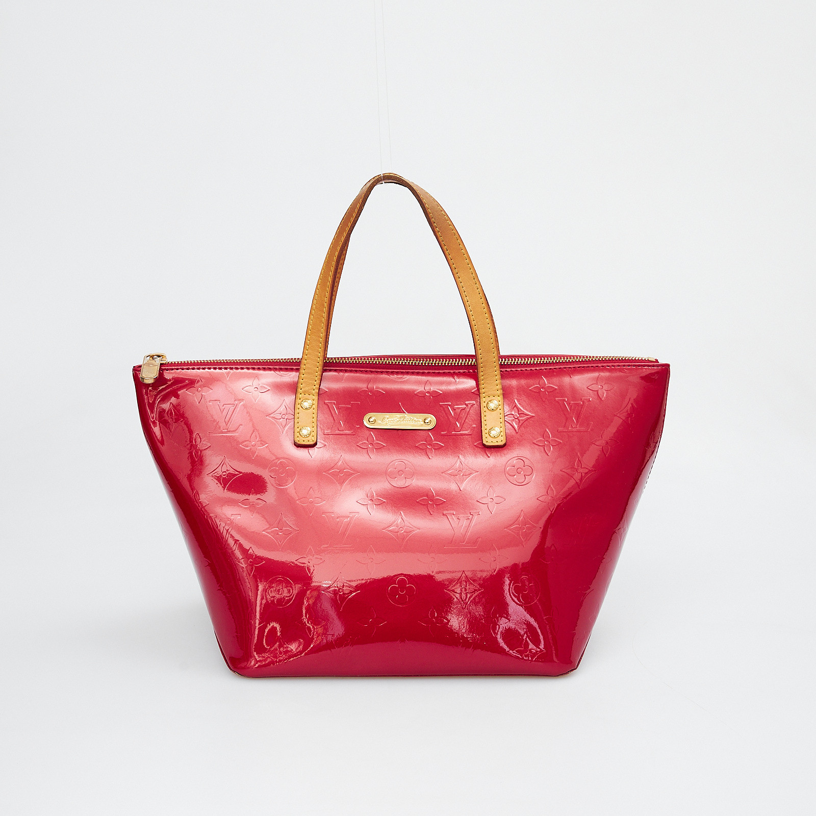 Сумка  красного цвета Louis Vuitton - фото из каталога магазина брендовой одежды Second Friend Store Сумка Louis Vuitton - купить оригинал в секонд-хенде SFS - 1