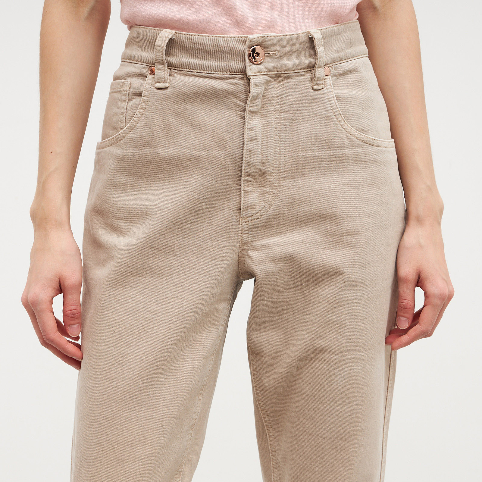 Джинсы бежевого цвета Brunello Cucinelli - фото из каталога магазина брендовой одежды Second Friend Store Джинсы Brunello Cucinelli - купить оригинал в секонд-хенде SFS - 4