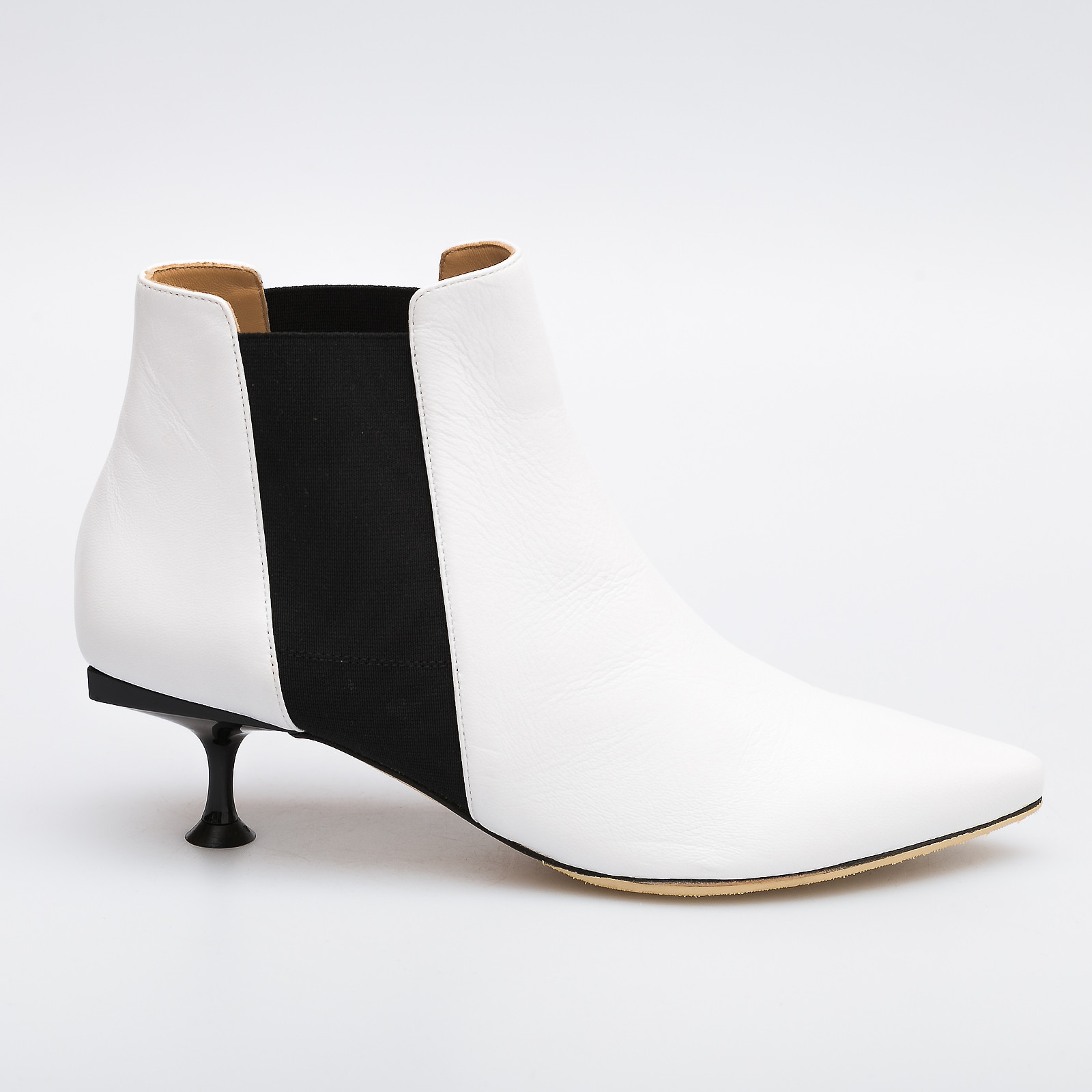 Ботильоны  белого цвета Sergio Rossi - фото из каталога магазина брендовой одежды Second Friend Store Ботильоны Sergio Rossi - купить оригинал в секонд-хенде SFS - 1