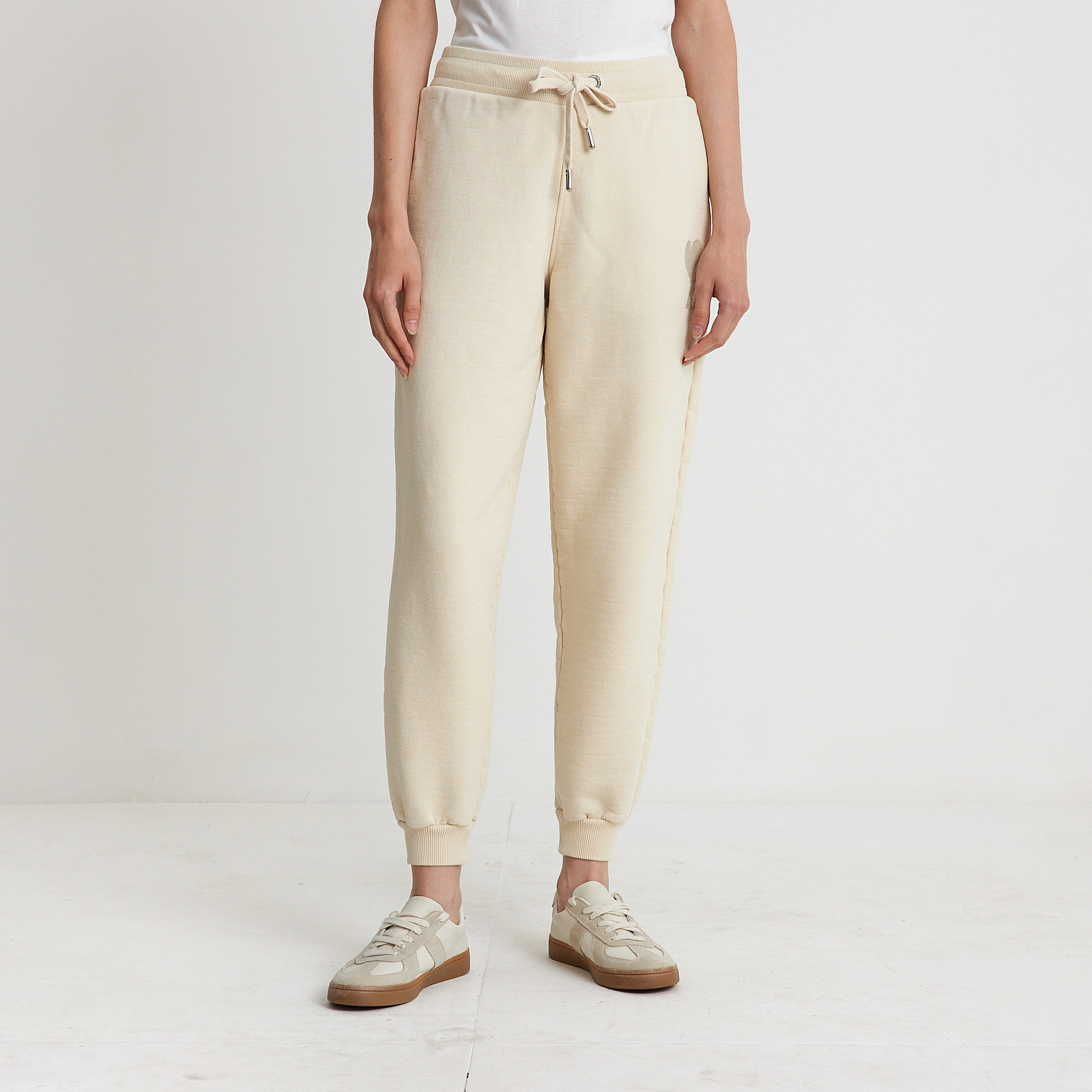 Брюки бежевого цвета Ami - фото из каталога магазина брендовой одежды Second Friend Store Брюки Ami - купить оригинал в секонд-хенде SFS - 1