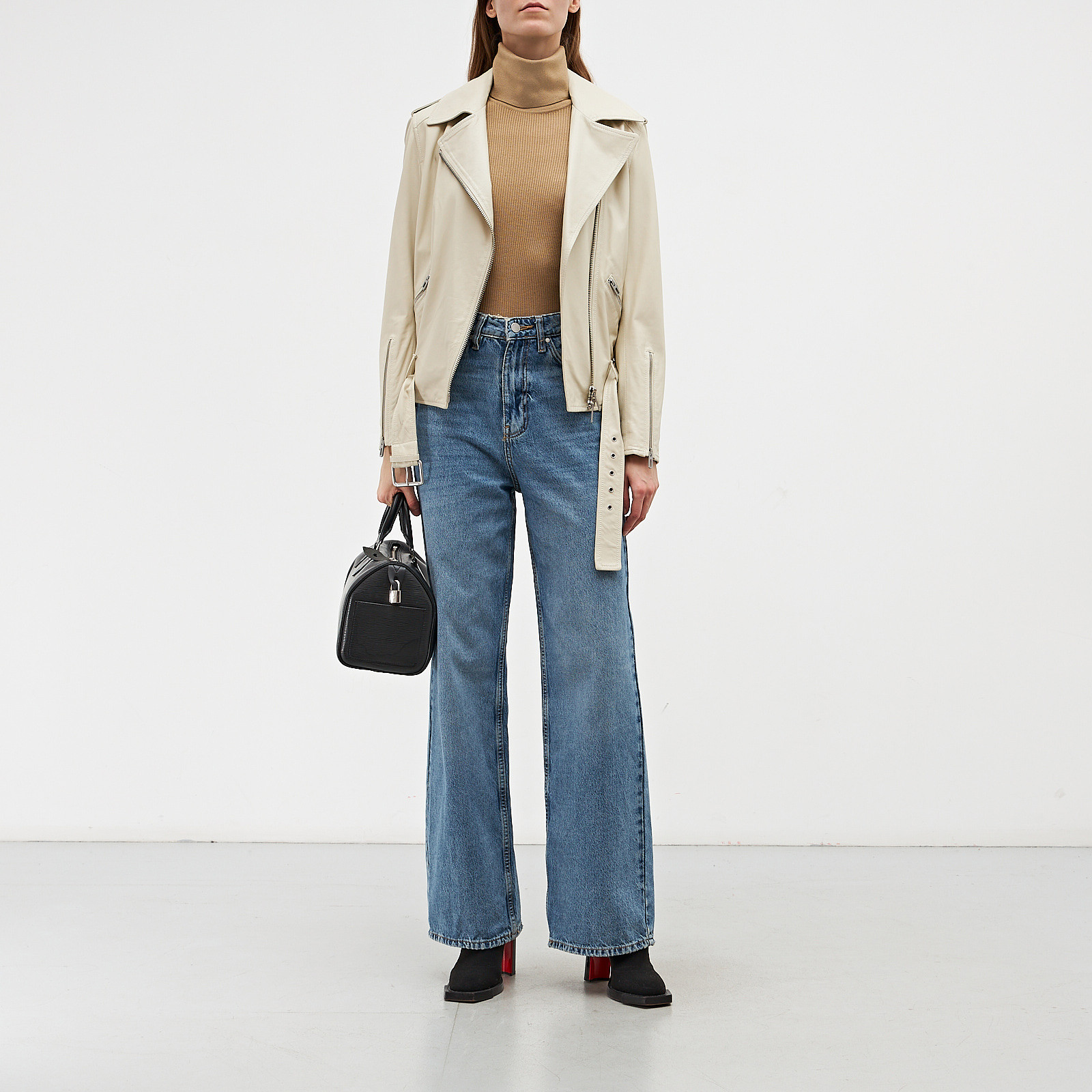 Куртка белого цвета DROMe - фото из каталога магазина брендовой одежды Second Friend Store Куртка DROMe - купить оригинал в секонд-хенде SFS - 2