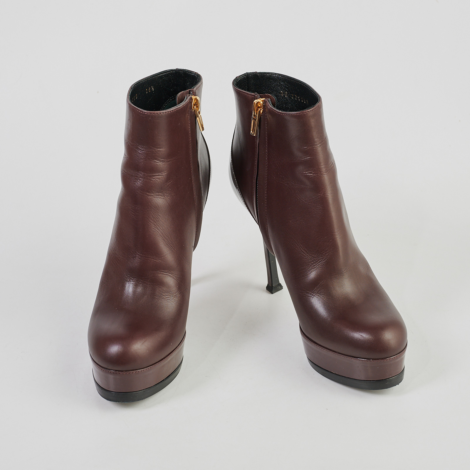 Ботильоны бордового цвета Saint Laurent - фото из каталога магазина брендовой одежды Second Friend Store Ботильоны Saint Laurent - купить оригинал в секонд-хенде SFS - 2