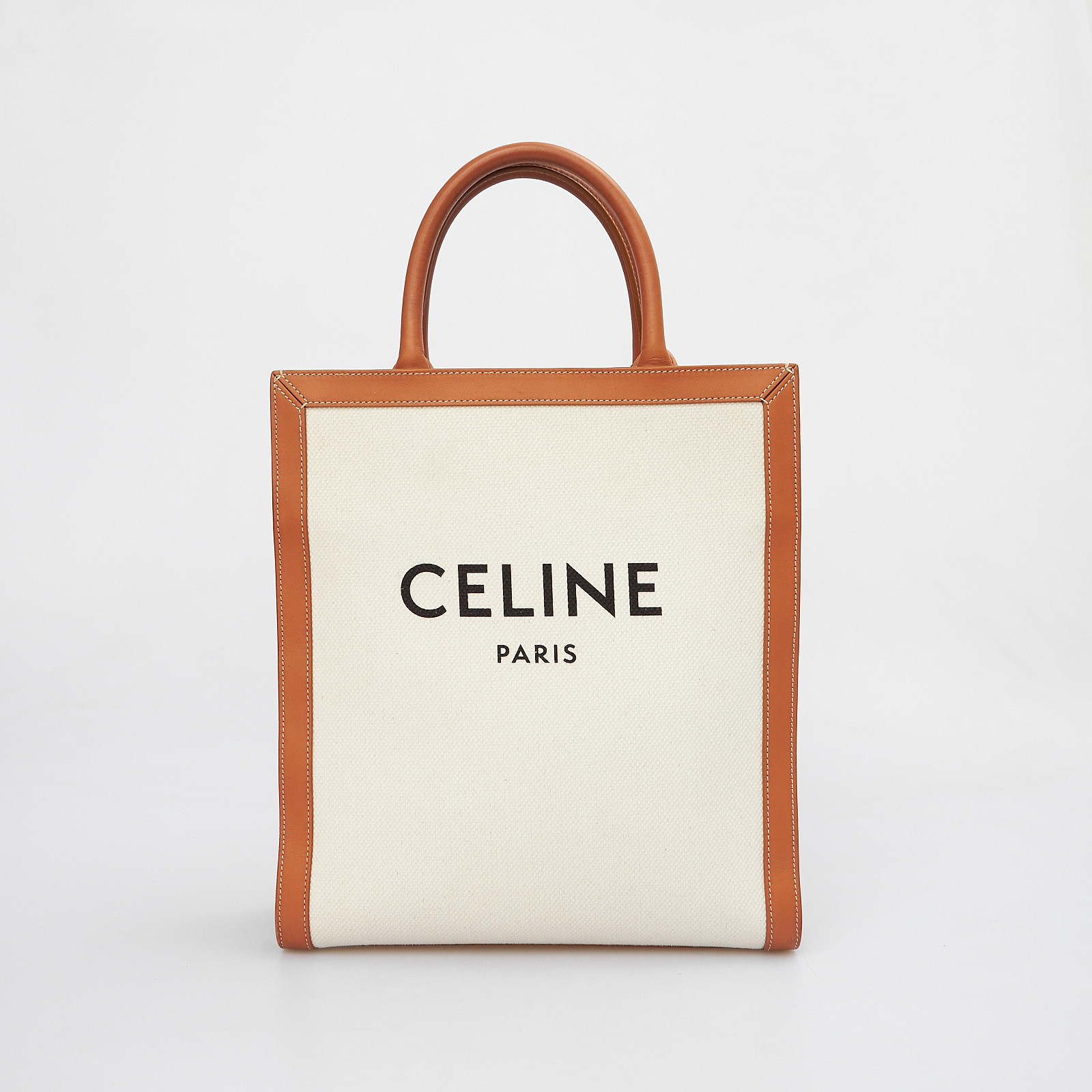 Сумка белого цвета Celine - фото из каталога магазина брендовой одежды Second Friend Store Сумка Celine - купить оригинал в секонд-хенде SFS - 1