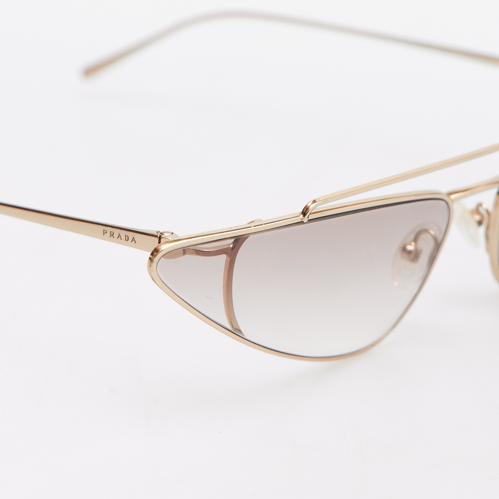 Очки золотого цвета Prada - фото из каталога магазина брендовой одежды Second Friend Store Очки Prada - купить оригинал в секонд-хенде SFS - 4