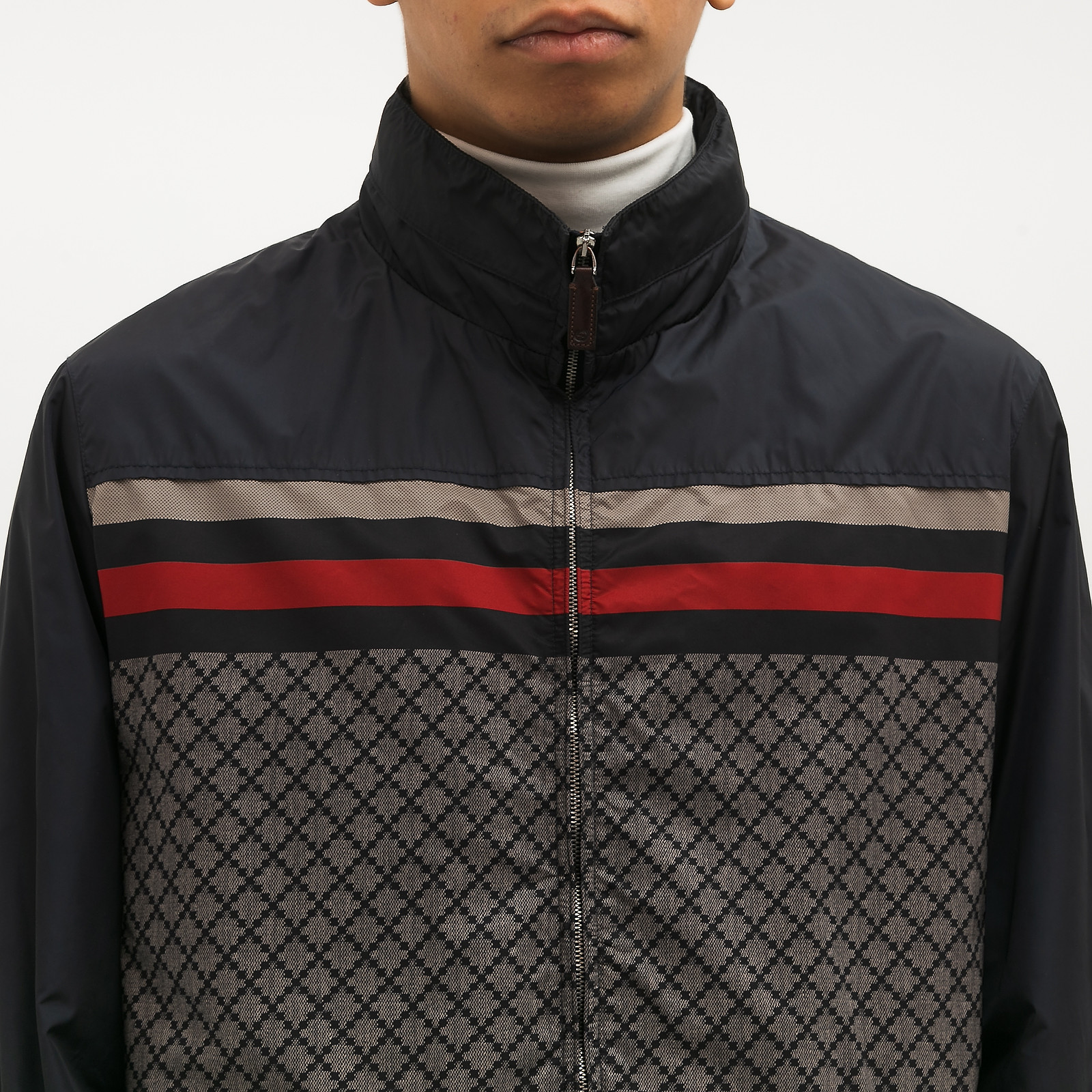 Ветровка синего цвета Gucci - фото из каталога магазина брендовой одежды Second Friend Store Ветровка Gucci - купить оригинал в секонд-хенде SFS - 4