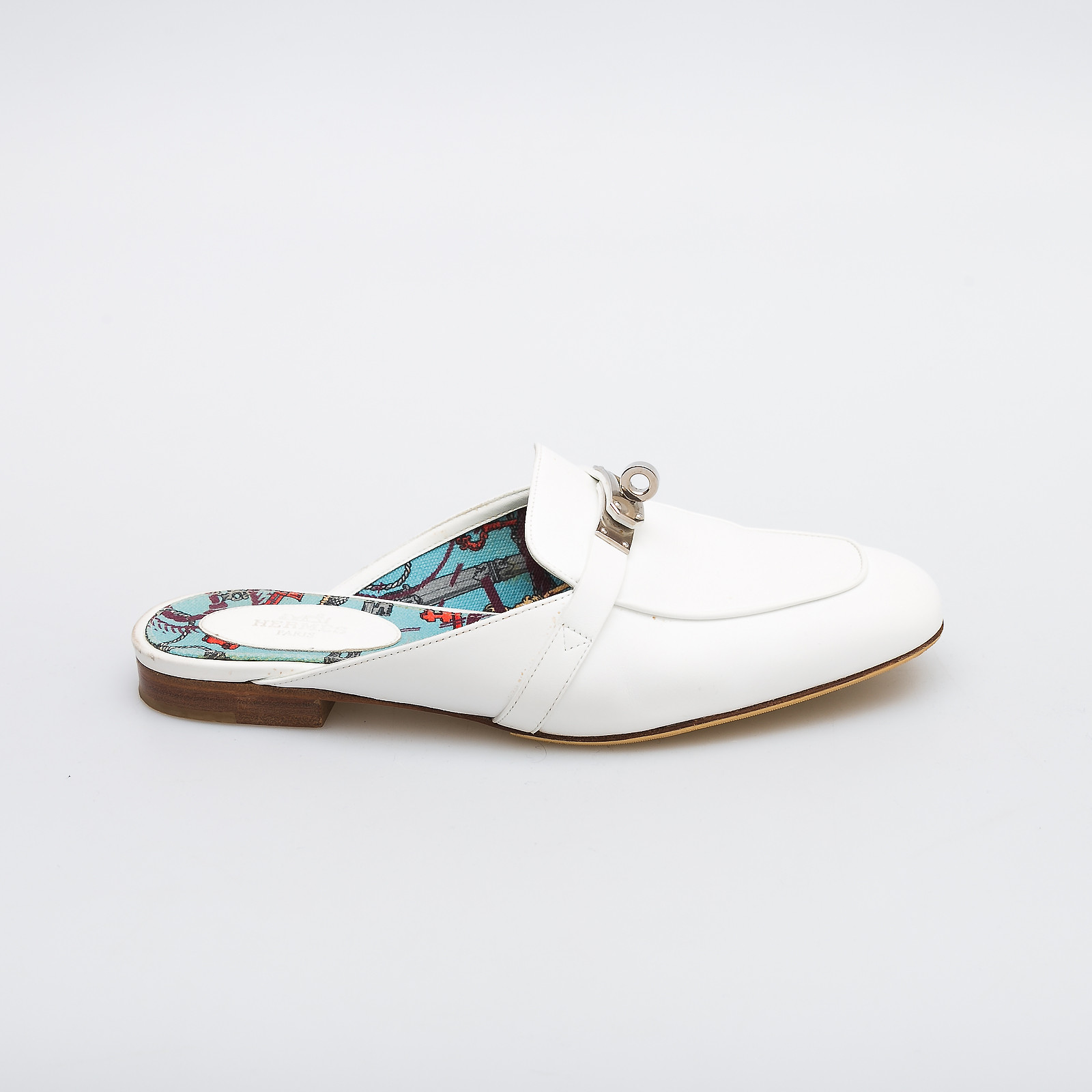 Туфли белого цвета Hermes - фото из каталога магазина брендовой одежды Second Friend Store Туфли Hermes - купить оригинал в секонд-хенде SFS - 1