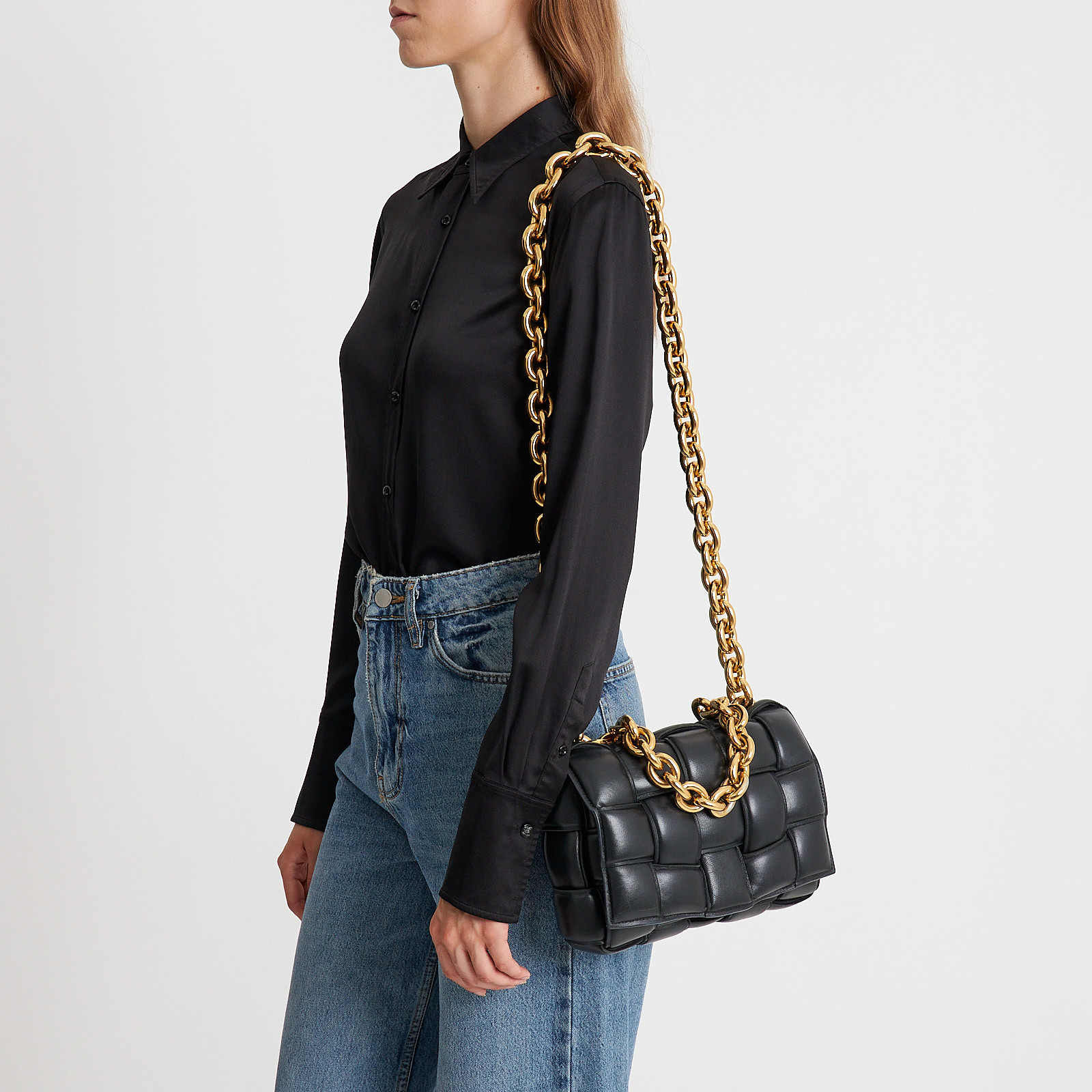 Сумка черного цвета Bottega Veneta - фото из каталога магазина брендовой одежды Second Friend Store Сумка Bottega Veneta - купить оригинал в секонд-хенде SFS - 2