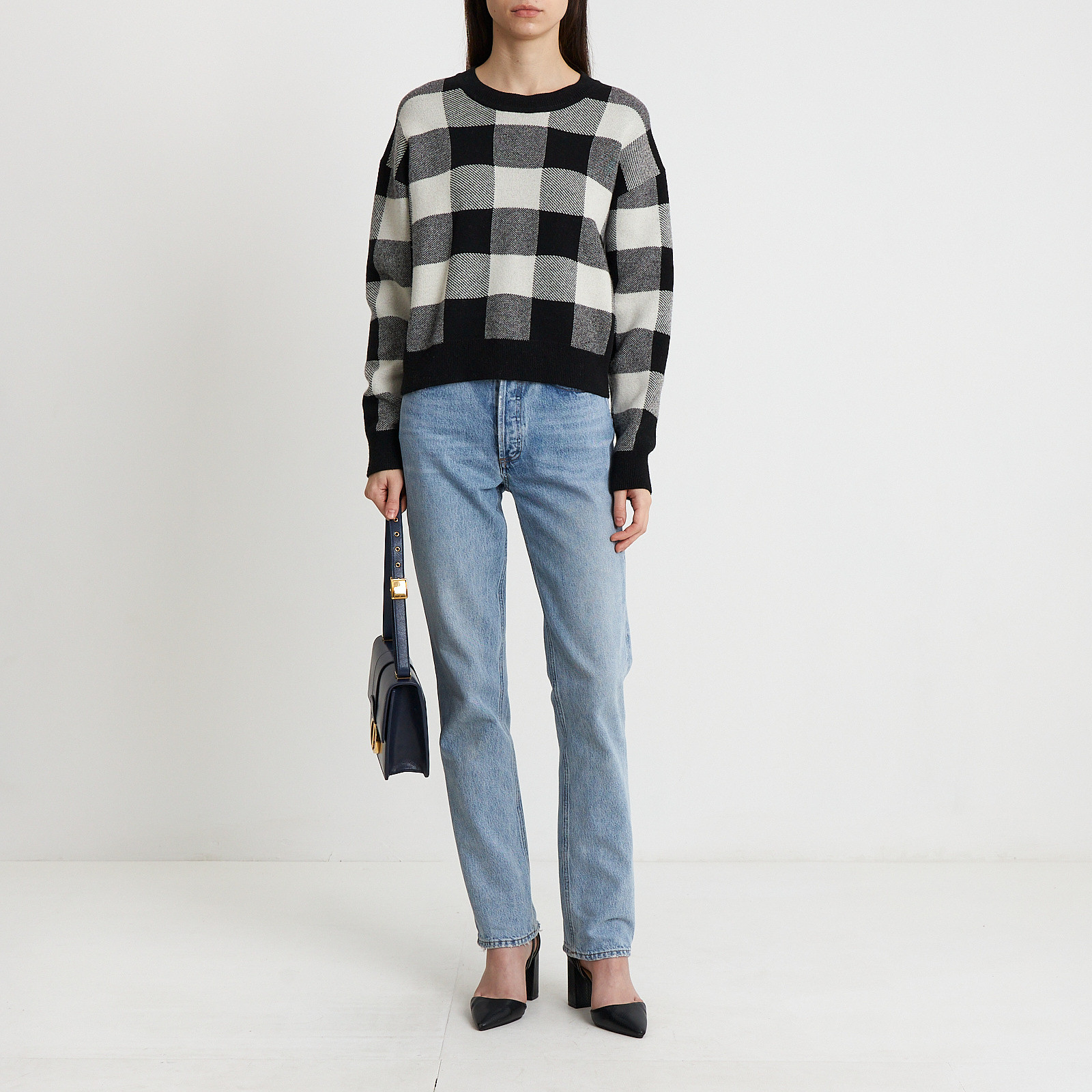 Свитер черного цвета Christian Dior - фото из каталога магазина брендовой одежды Second Friend Store Свитер Christian Dior - купить оригинал в секонд-хенде SFS - 2