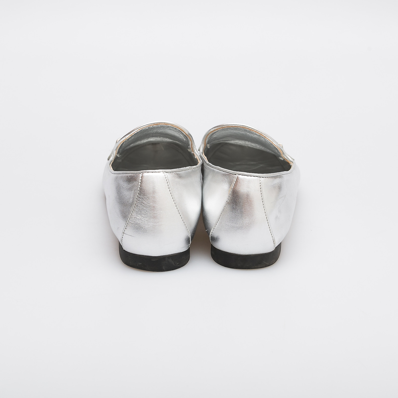 Балетки серебряного цвета Salvatore Ferragamo - фото из каталога магазина брендовой одежды Second Friend Store Балетки Salvatore Ferragamo - купить оригинал в секонд-хенде SFS - 3