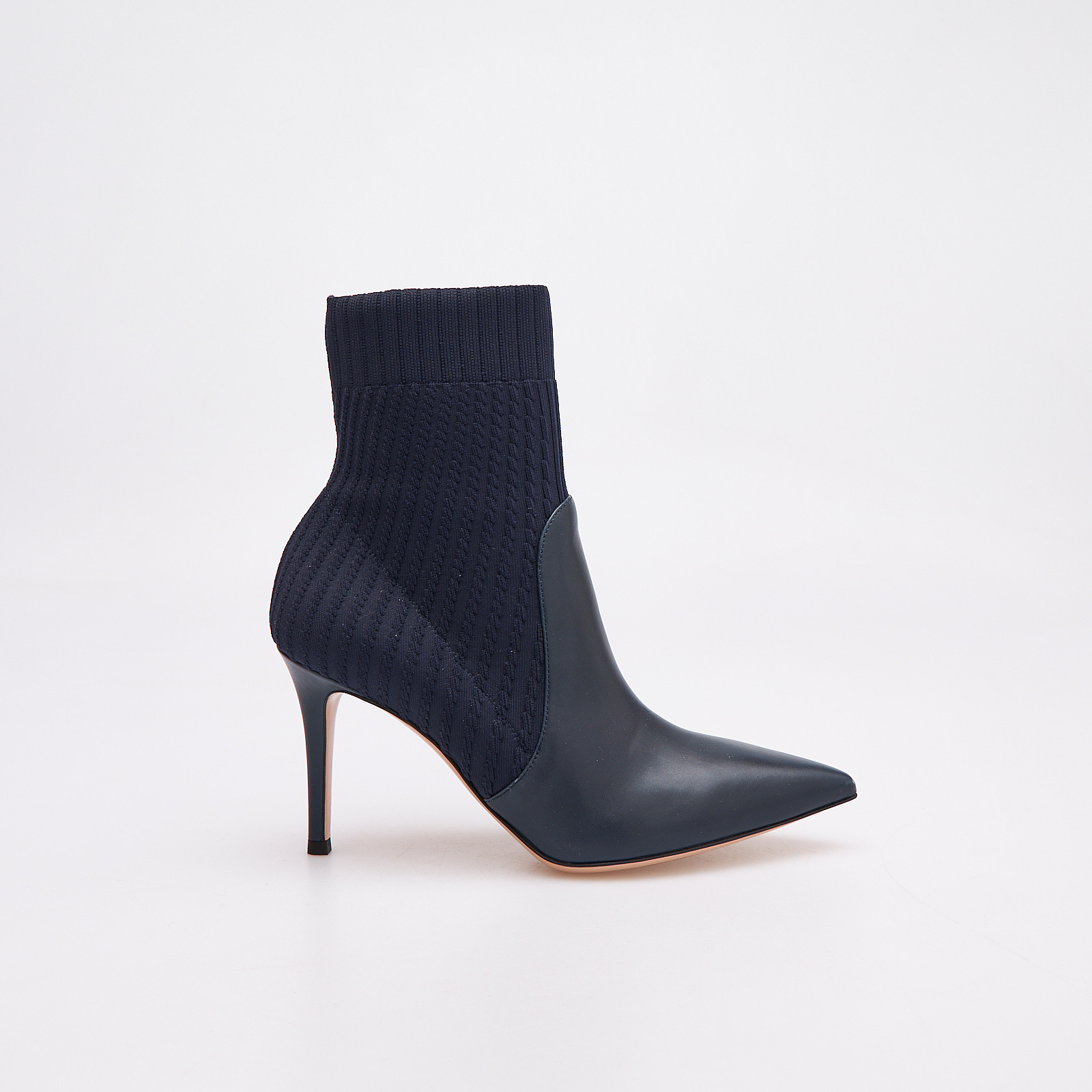 Ботильоны синего цвета Gianvito Rossi - фото из каталога магазина брендовой одежды Second Friend Store Ботильоны Gianvito Rossi - купить оригинал в секонд-хенде SFS - 1