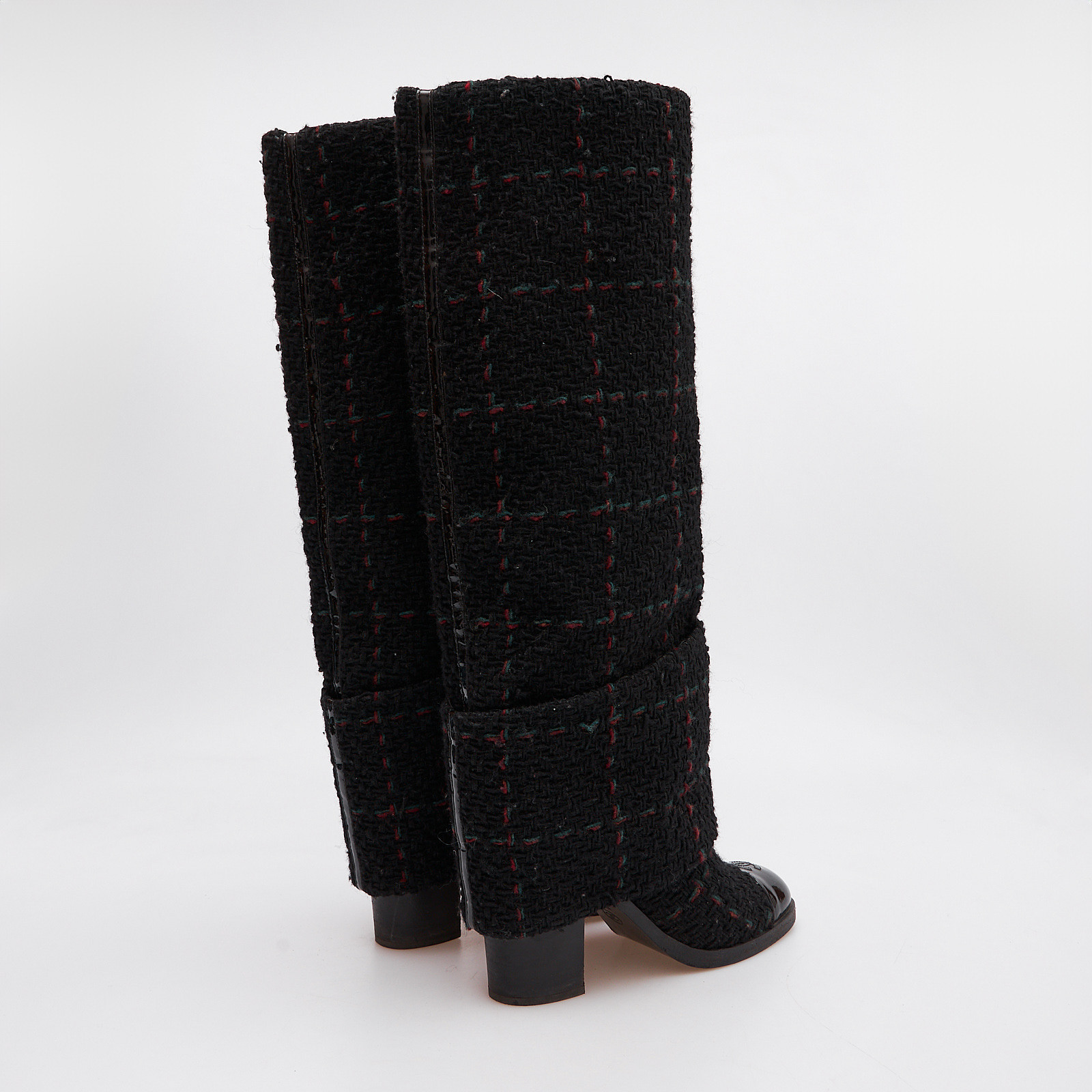 Сапоги черного цвета Chanel - фото из каталога магазина брендовой одежды Second Friend Store Сапоги Chanel - купить оригинал в секонд-хенде SFS - 3