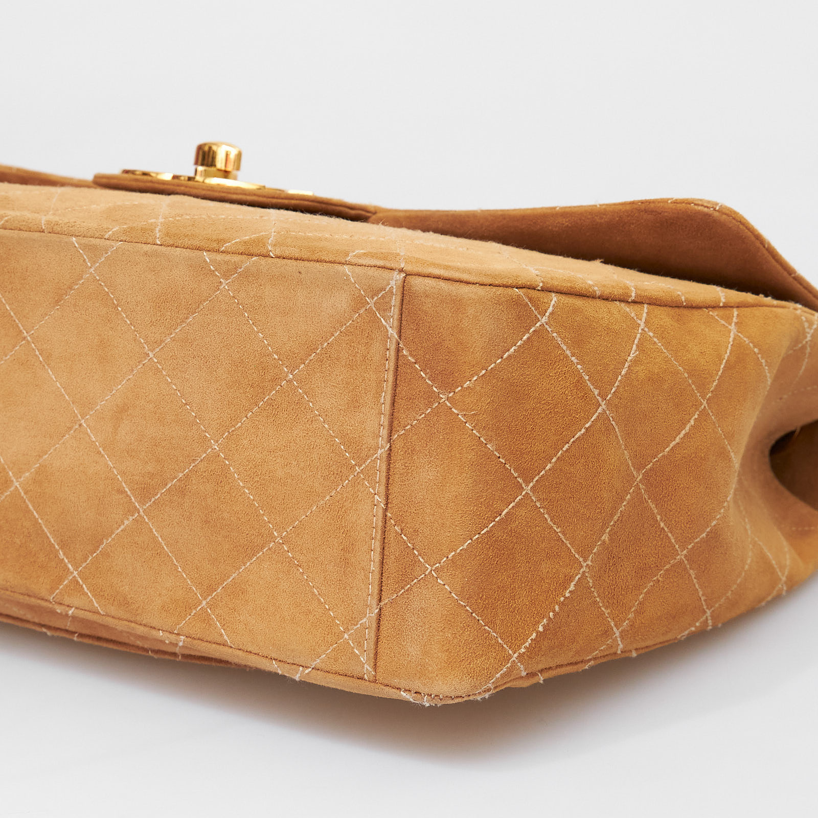 Сумка бежевого цвета Chanel - фото из каталога магазина брендовой одежды Second Friend Store Сумка Chanel - купить оригинал в секонд-хенде SFS - 5