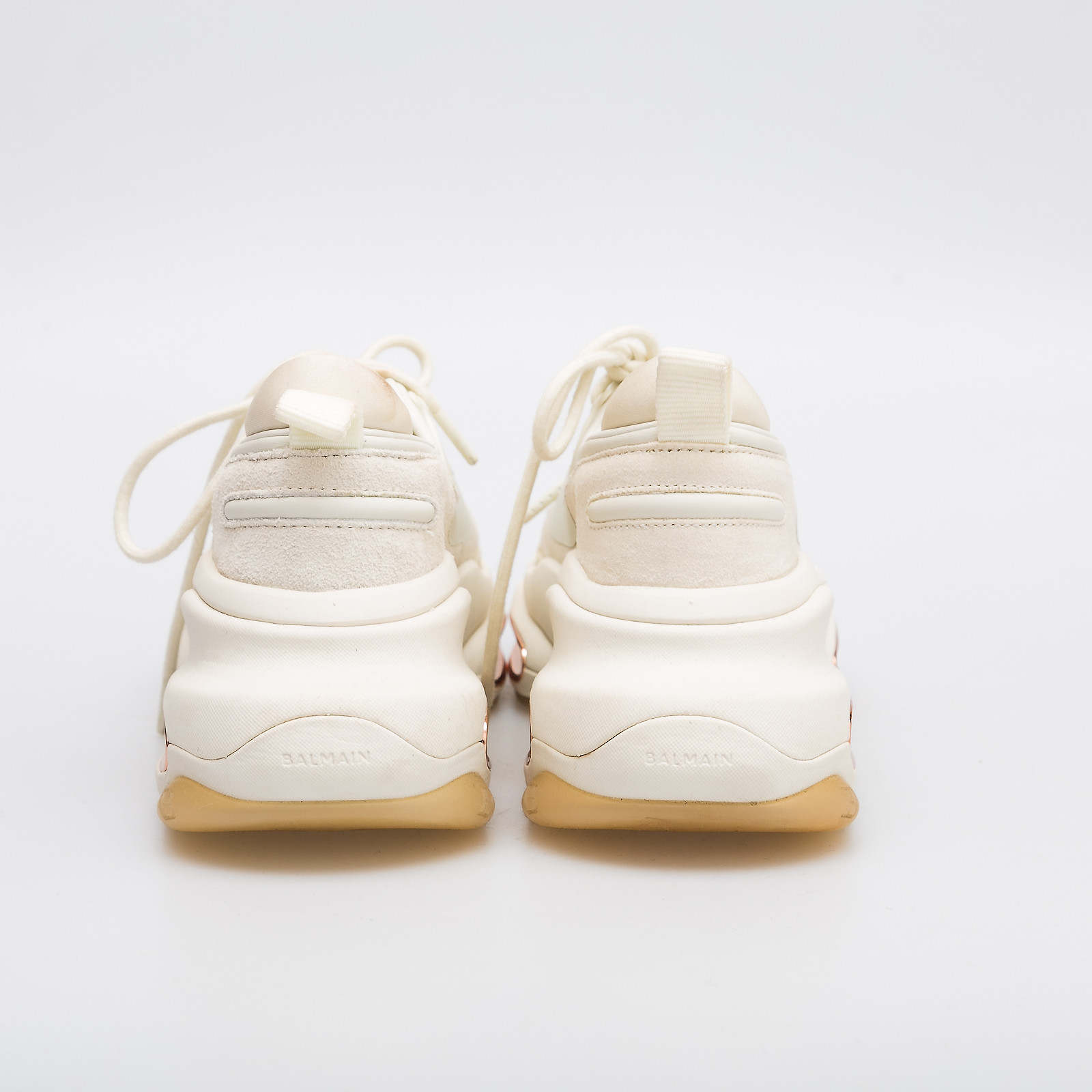 Кроссовки белого цвета Balmain - фото из каталога магазина брендовой одежды Second Friend Store Кроссовки Balmain - купить оригинал в секонд-хенде SFS - 3