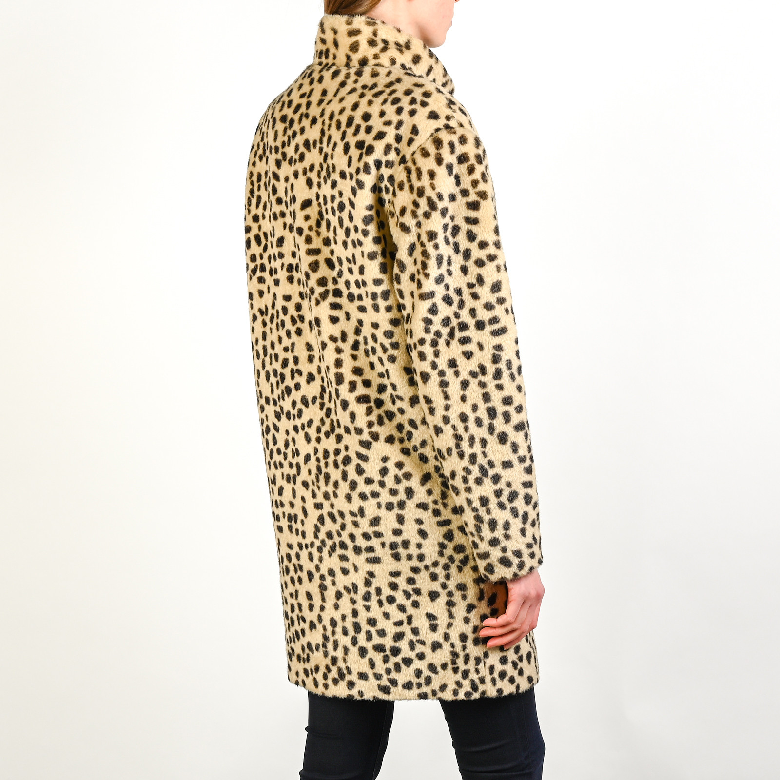 Шуба бежевого цвета By Malene Birger - фото из каталога магазина брендовой одежды Second Friend Store Шуба By Malene Birger - купить оригинал в секонд-хенде SFS - 3