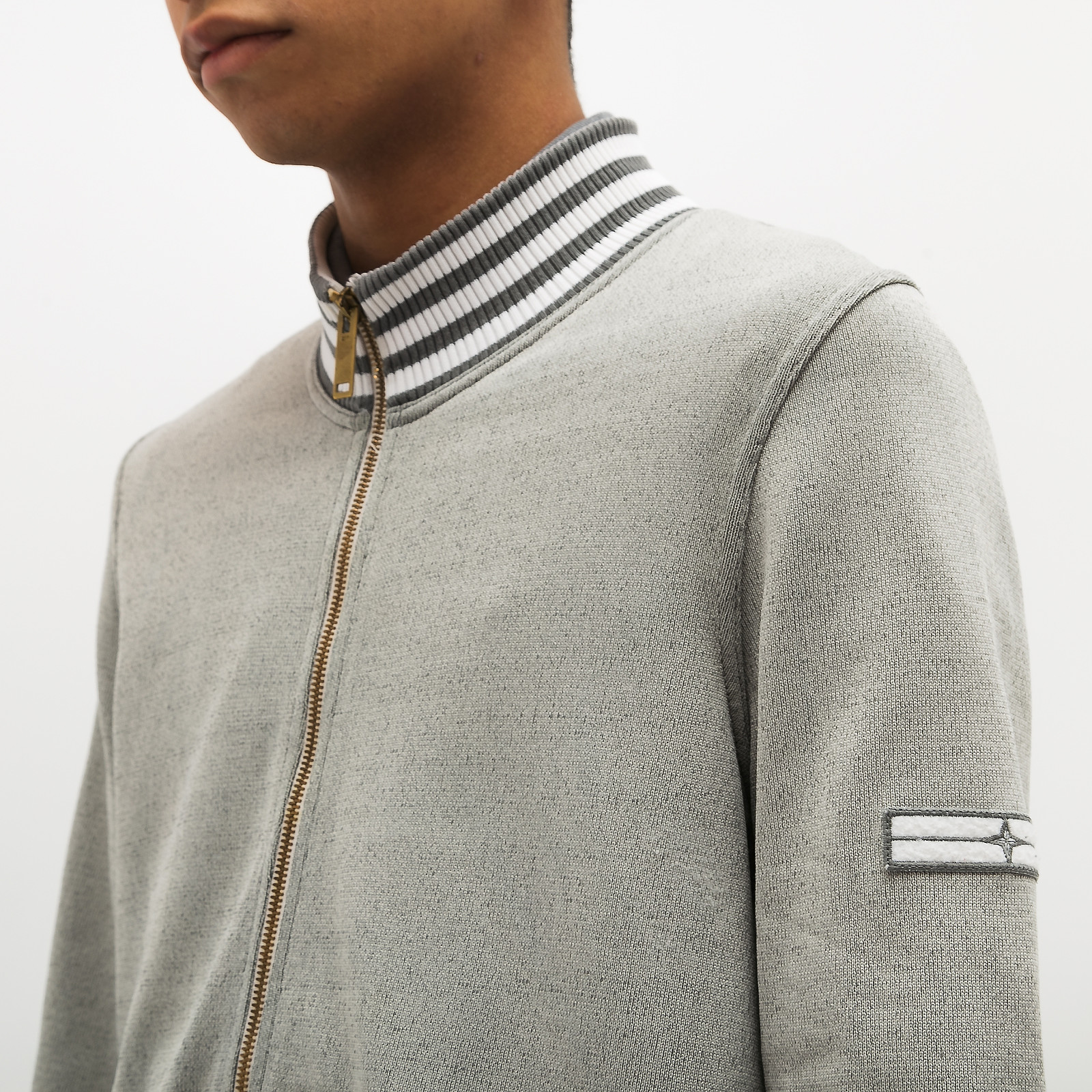 Джемпер серого цвета Stone Island - фото из каталога магазина брендовой одежды Second Friend Store Джемпер Stone Island - купить оригинал в секонд-хенде SFS - 4