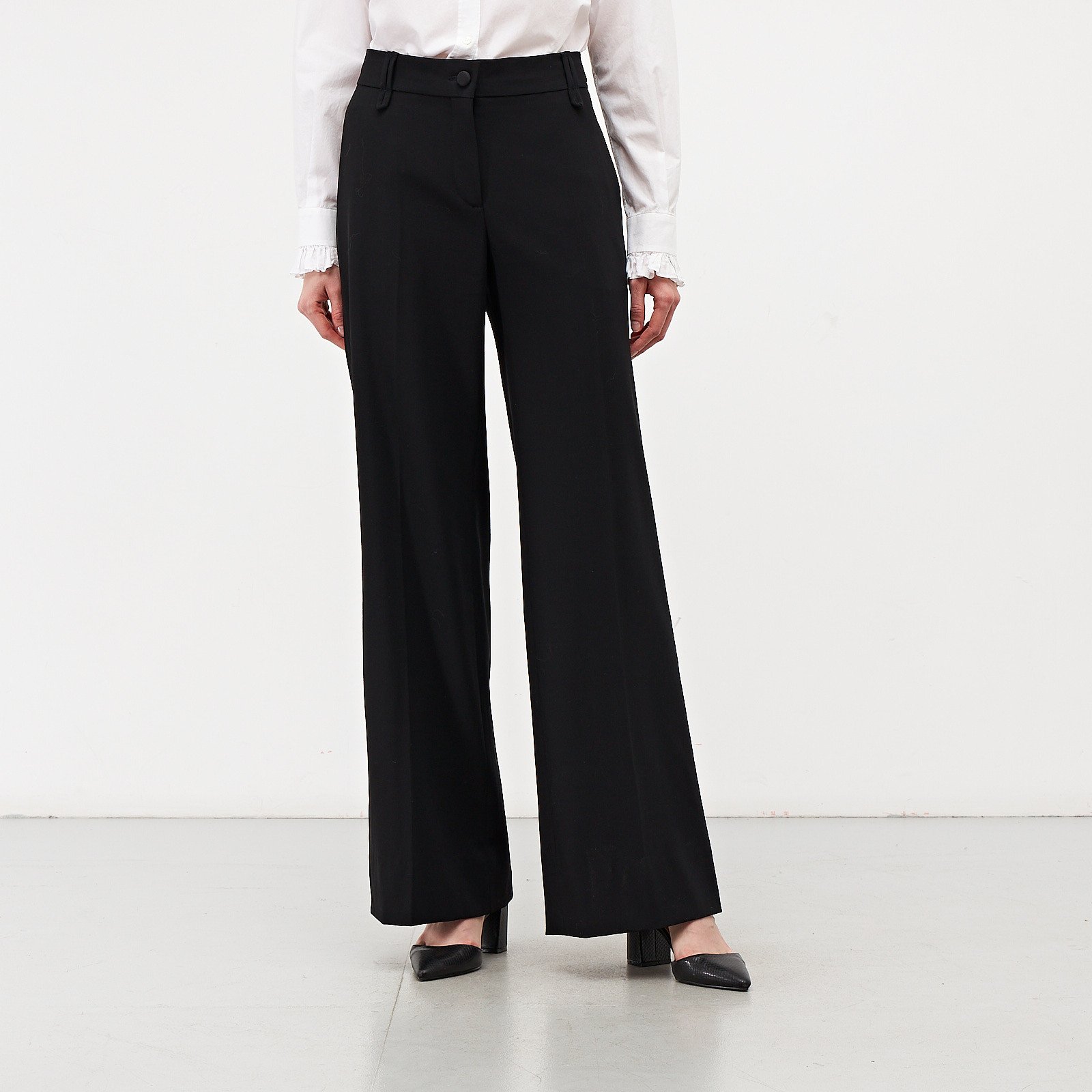 Брюки черного цвета Valentino - фото из каталога магазина брендовой одежды Second Friend Store Брюки Valentino - купить оригинал в секонд-хенде SFS - 1