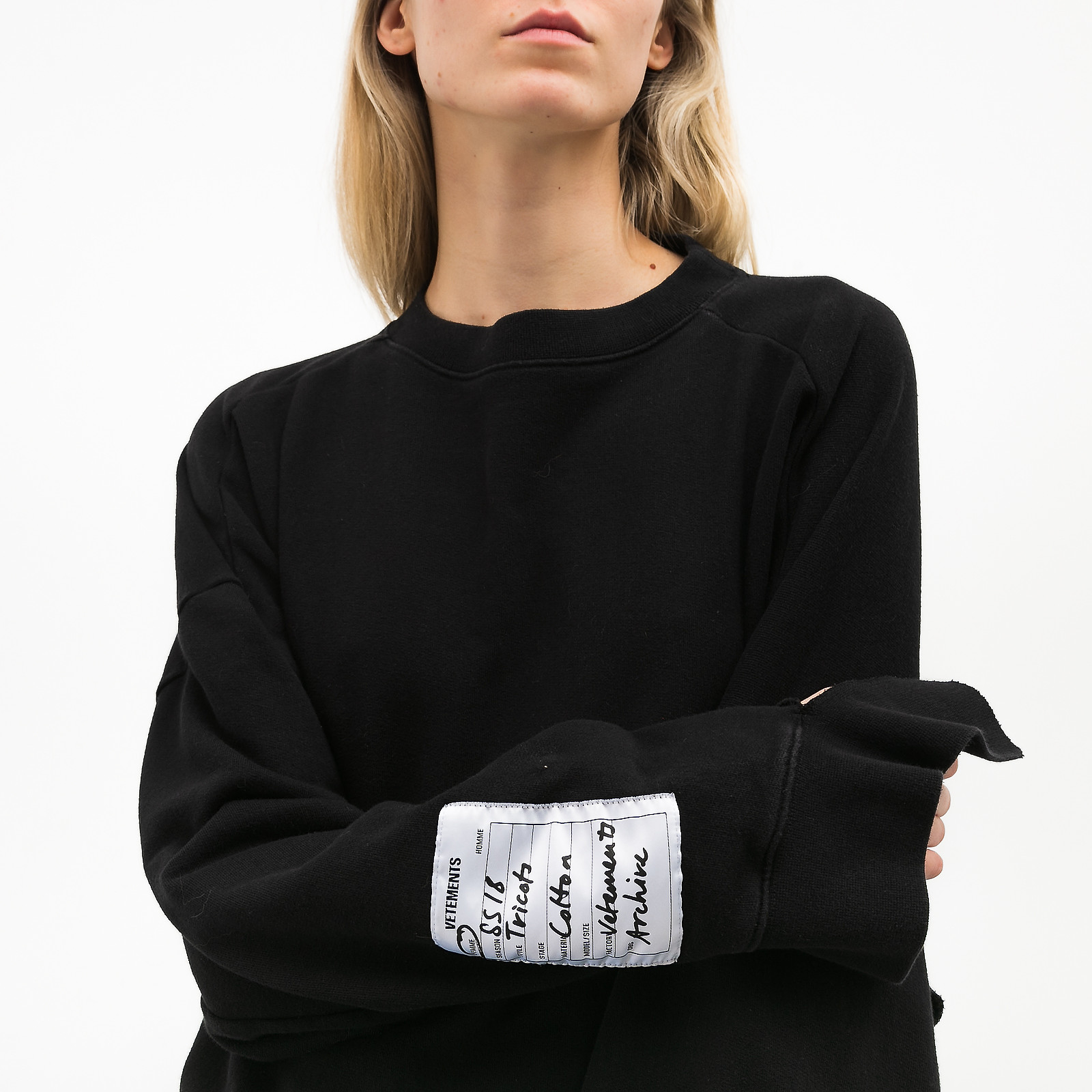 Свитшот черного цвета Vetements - фото из каталога магазина брендовой одежды Second Friend Store Свитшот Vetements - купить оригинал в секонд-хенде SFS - 5