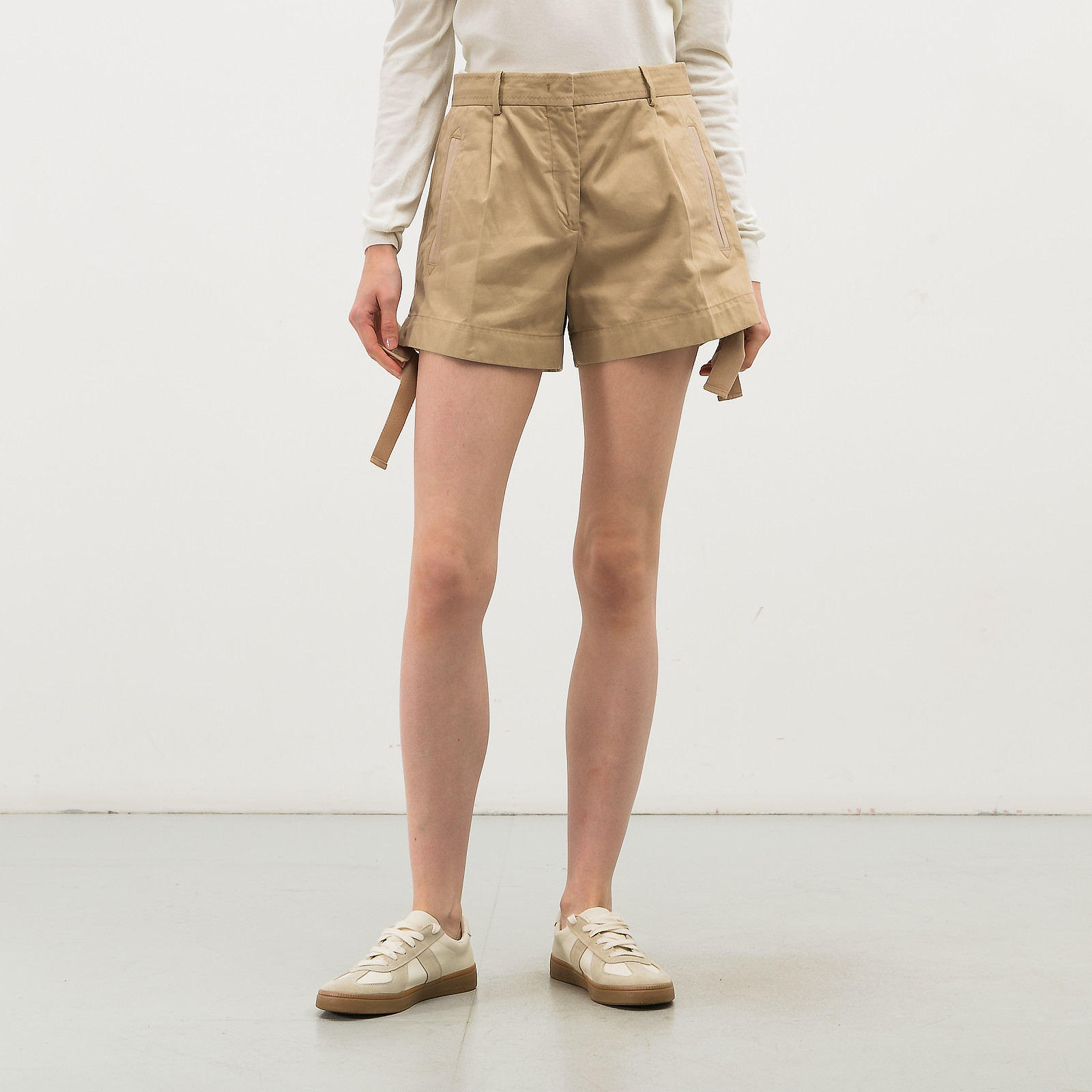 Шорты бежевого цвета Moncler - фото из каталога магазина брендовой одежды Second Friend Store Шорты Moncler - купить оригинал в секонд-хенде SFS - 2